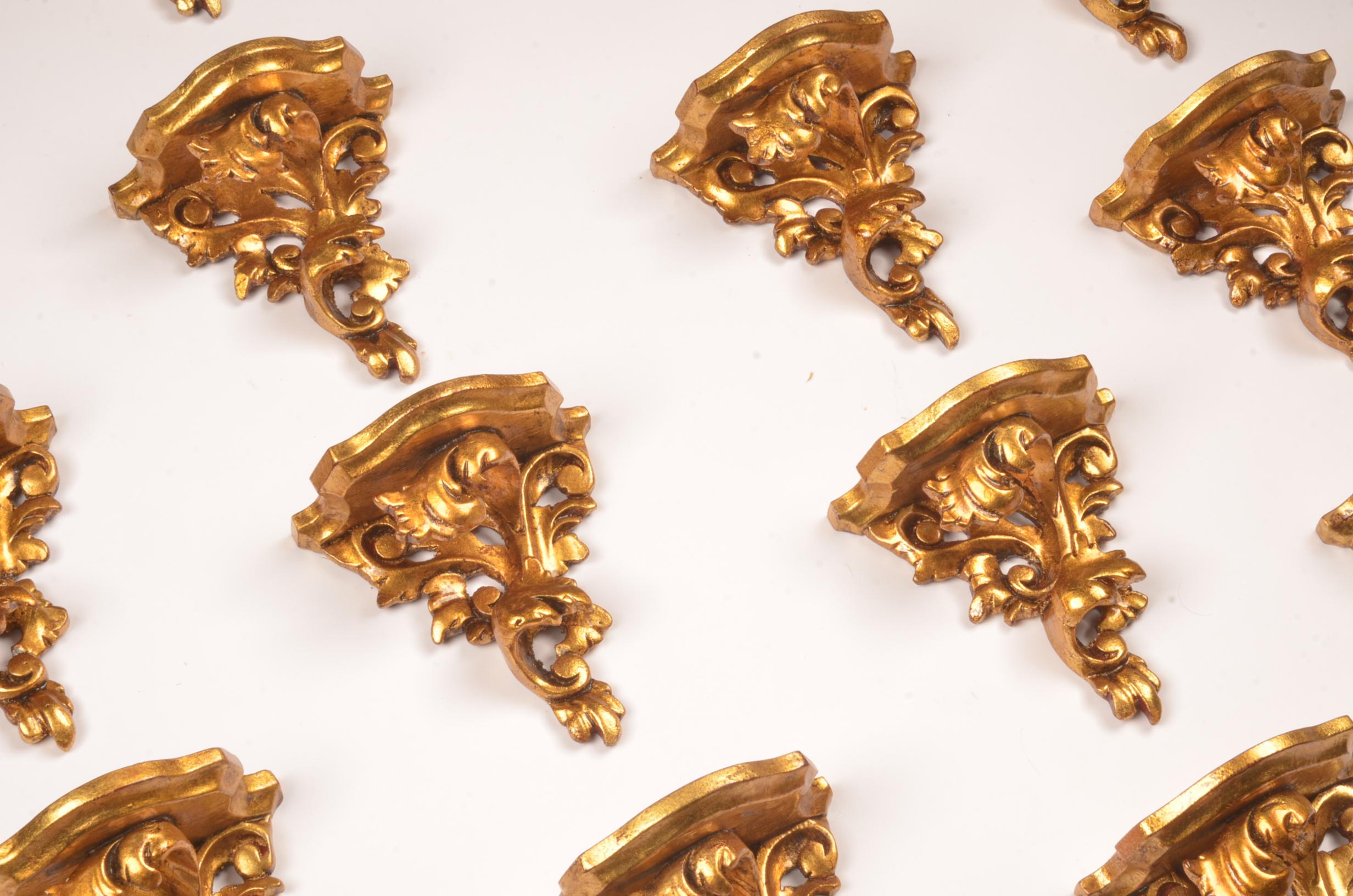 In very good condition and from a castle, set of 18 hand carved giltwood wall brackets in French Rococo style.


   