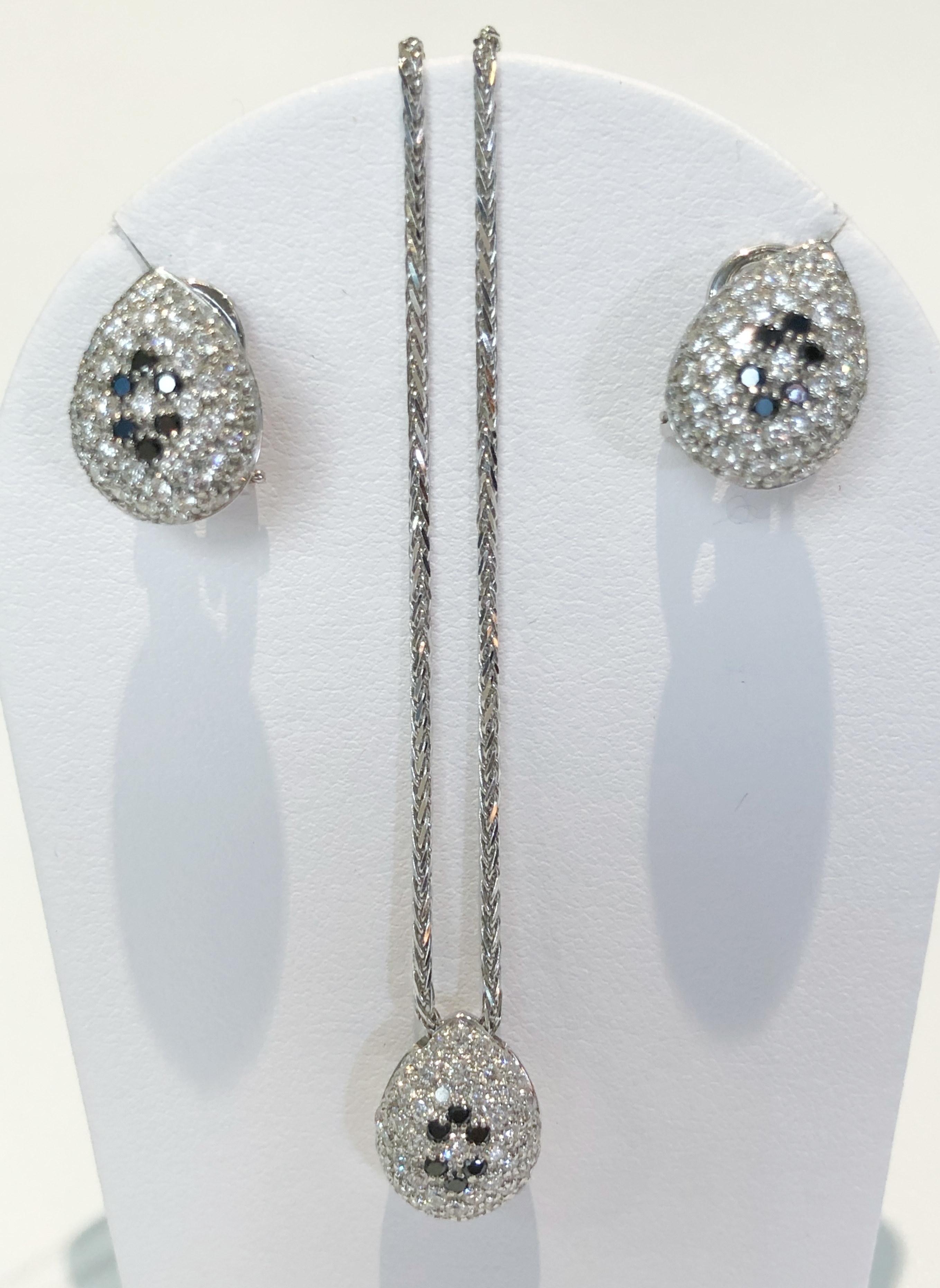 Set of a necklace and pair earrings in 18 karat white gold with brilliant diamonds for a total of 1 karat, Italy 1970s-1980s