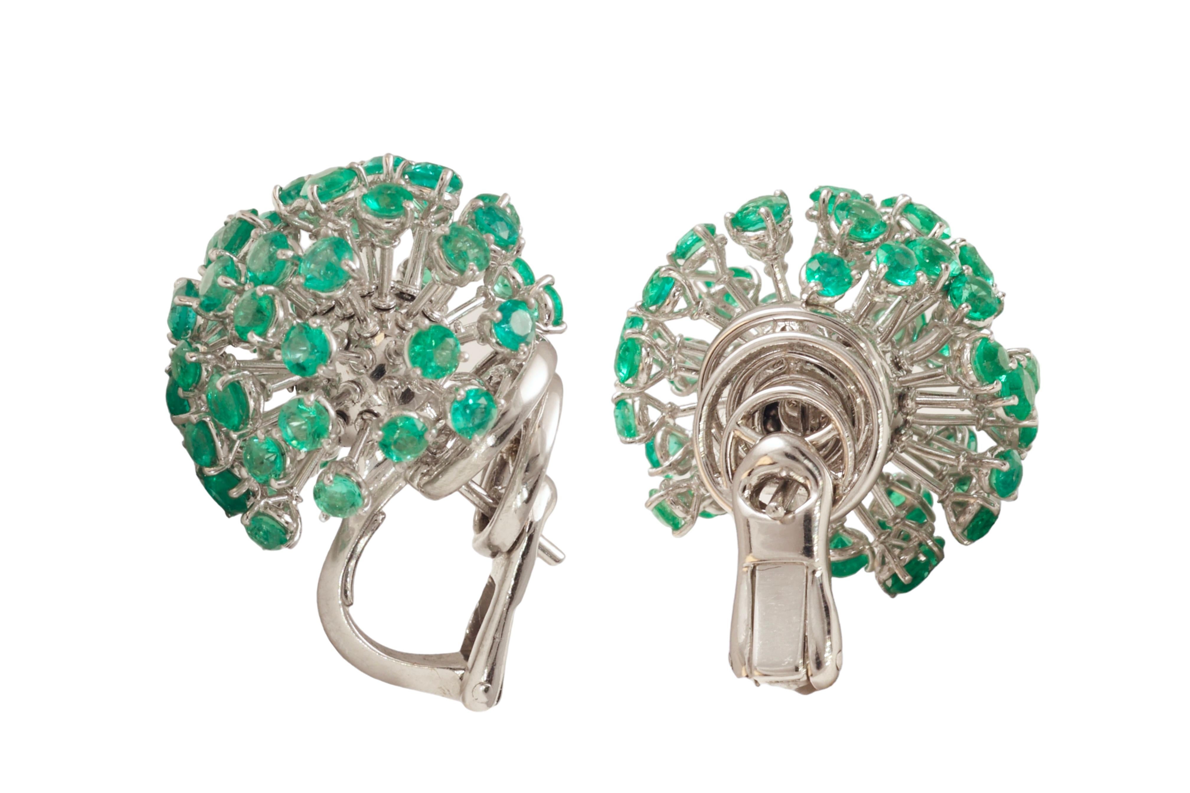 Set of 18 kt. White Gold Tsavorite Clip-On Earrings and Matching Ring For Sale 8