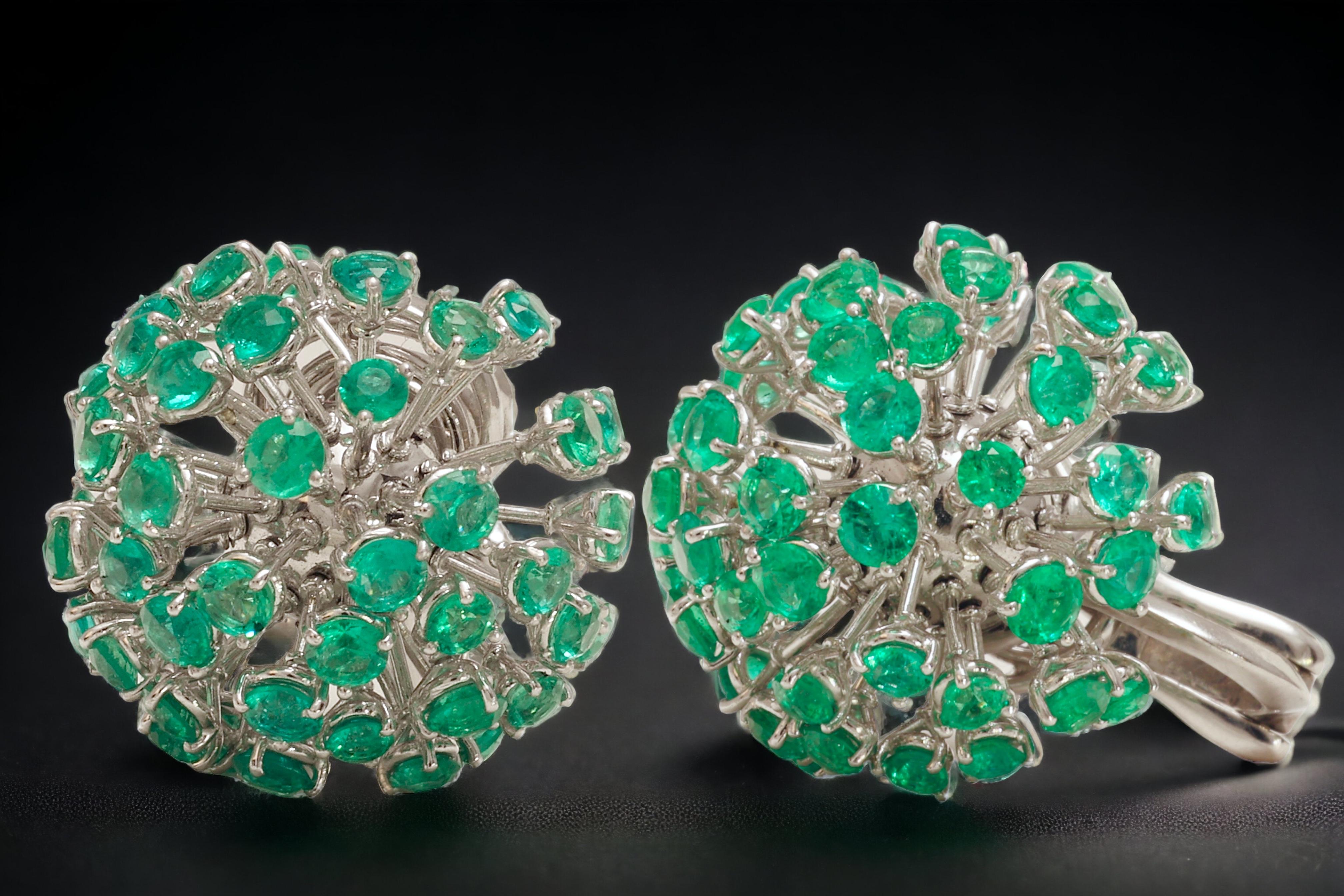 Set of 18 kt. White Gold Tsavorite Clip-On Earrings and Matching Ring For Sale 12