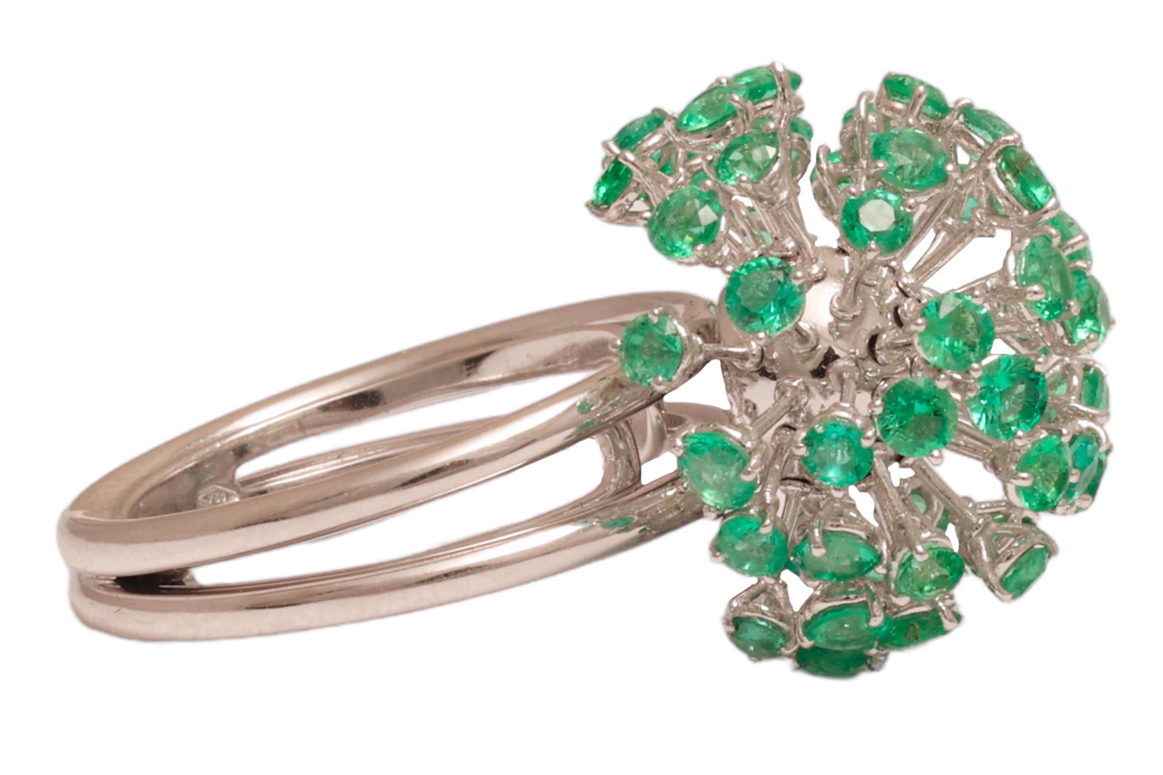 Round Cut Set of 18 kt. White Gold Tsavorite Clip-On Earrings and Matching Ring For Sale