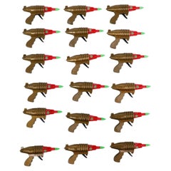 Set von 18 originalen ikonischen Ray-Waffengewehren.