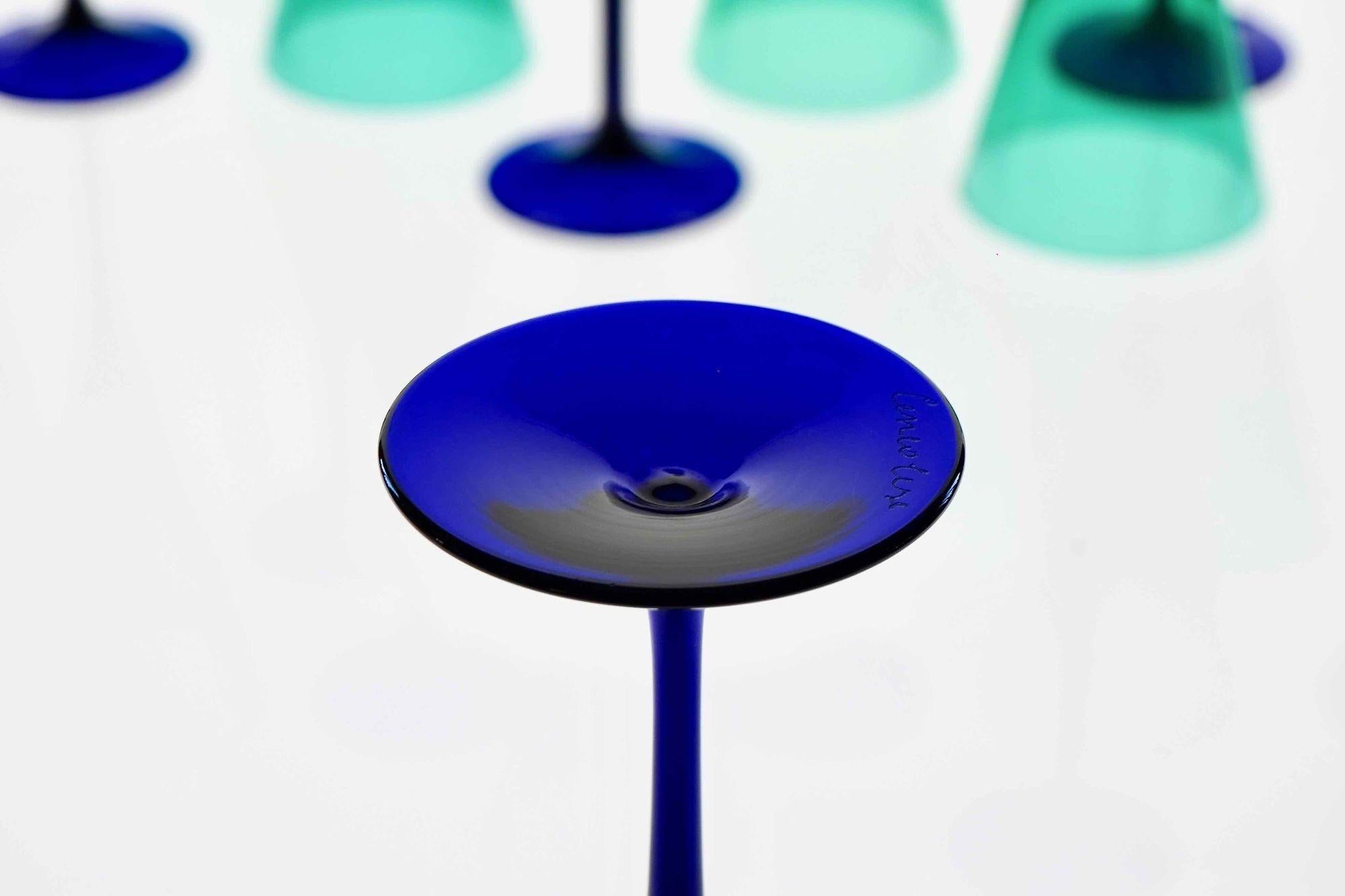 Ensemble de 18 flûtes Cenedese signées de Murano. fumato vert et cobalt en vente 3