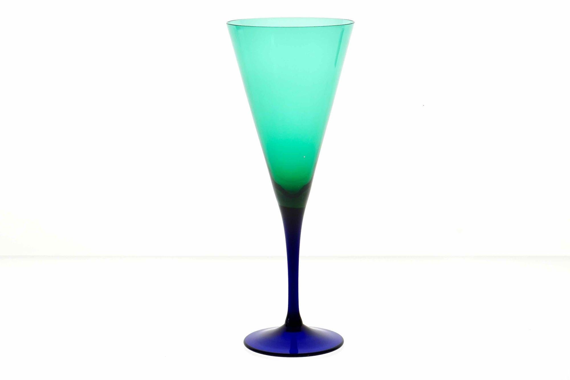Ensemble de 18 flûtes Cenedese signées de Murano. fumato vert et cobalt en vente 9