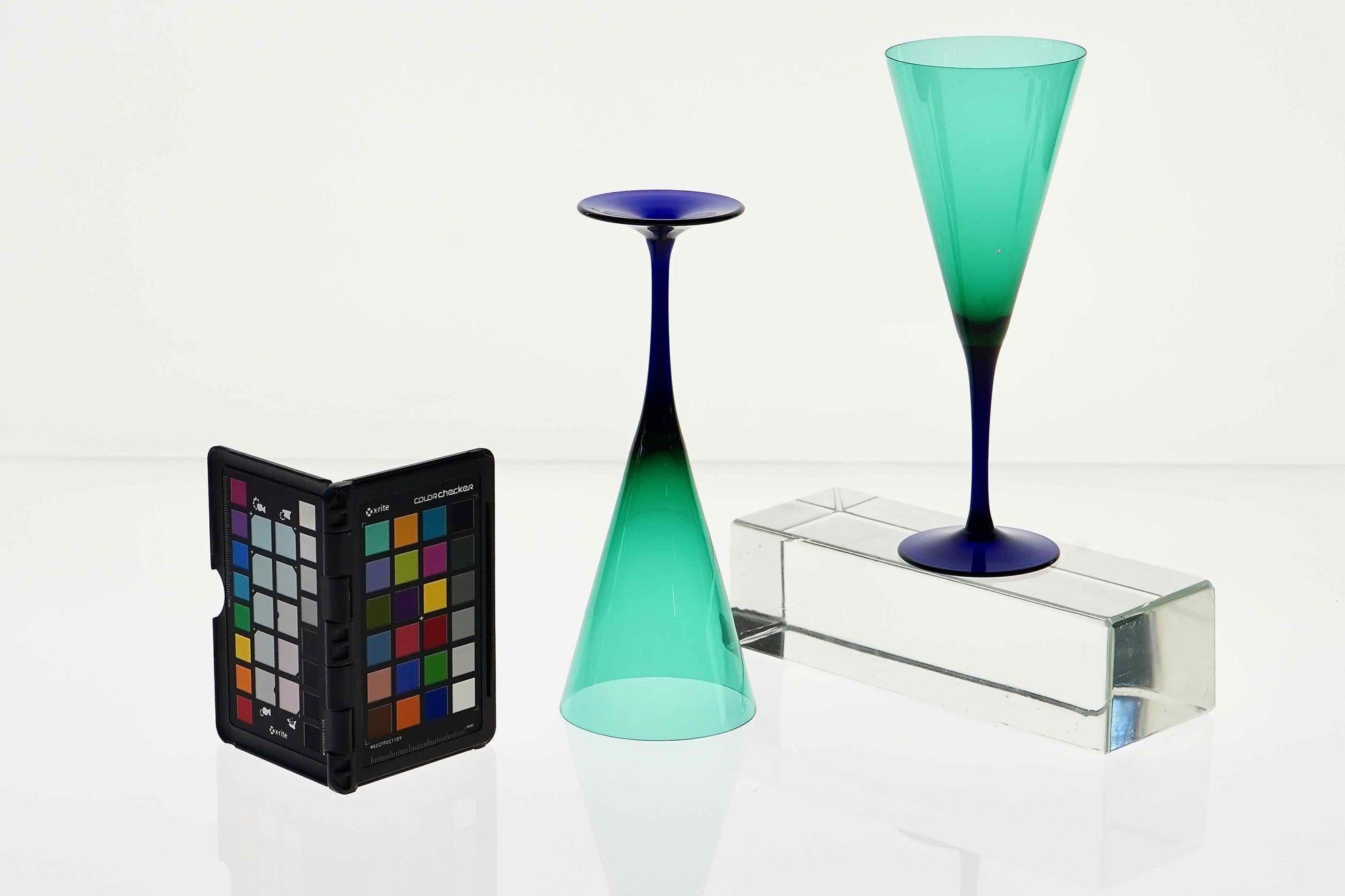 Ensemble de 18 flûtes Cenedese signées de Murano. fumato vert et cobalt en vente 13