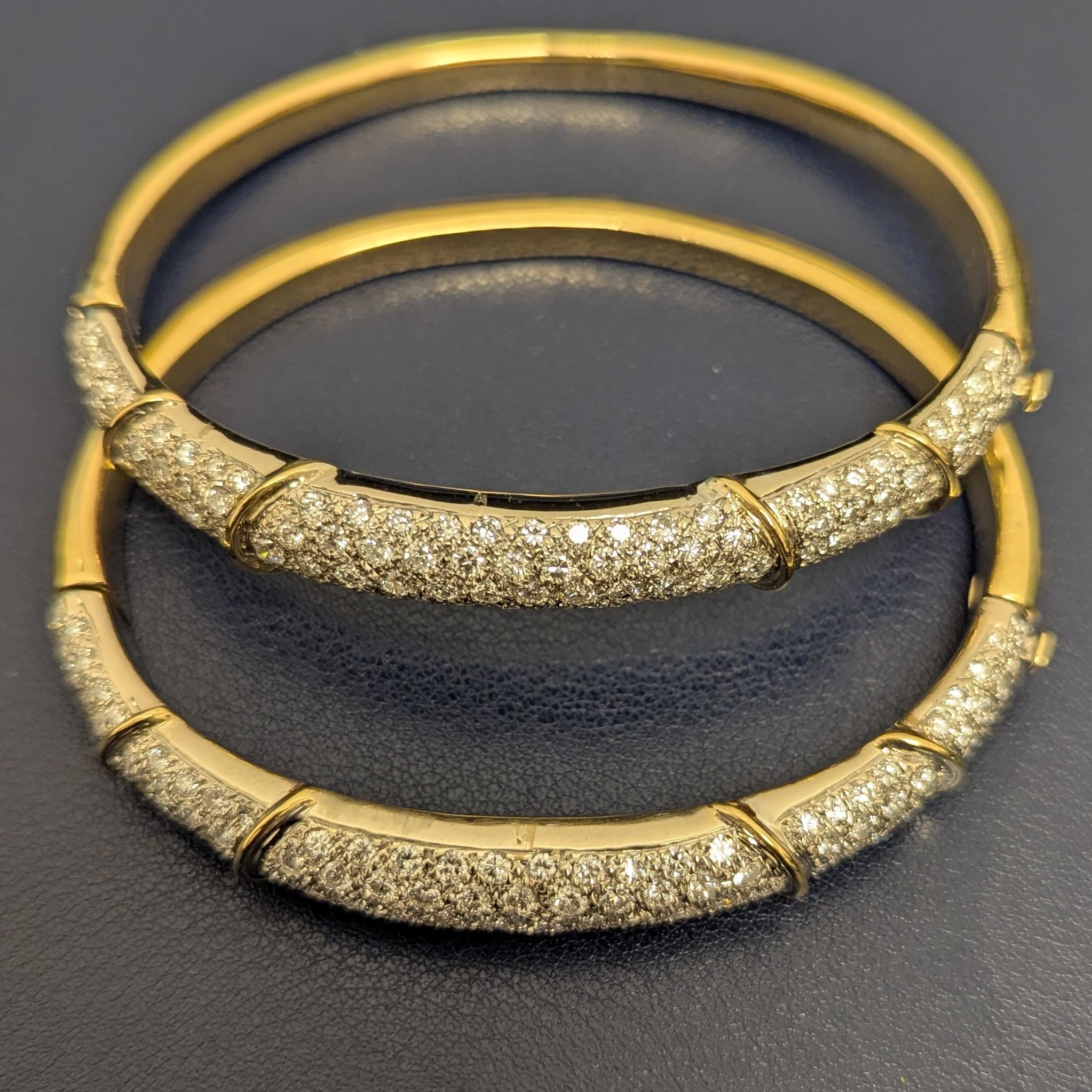 Taille brillant Ensemble de bracelets jonc en or blanc et jaune bicolore 18 carats avec diamants en vente