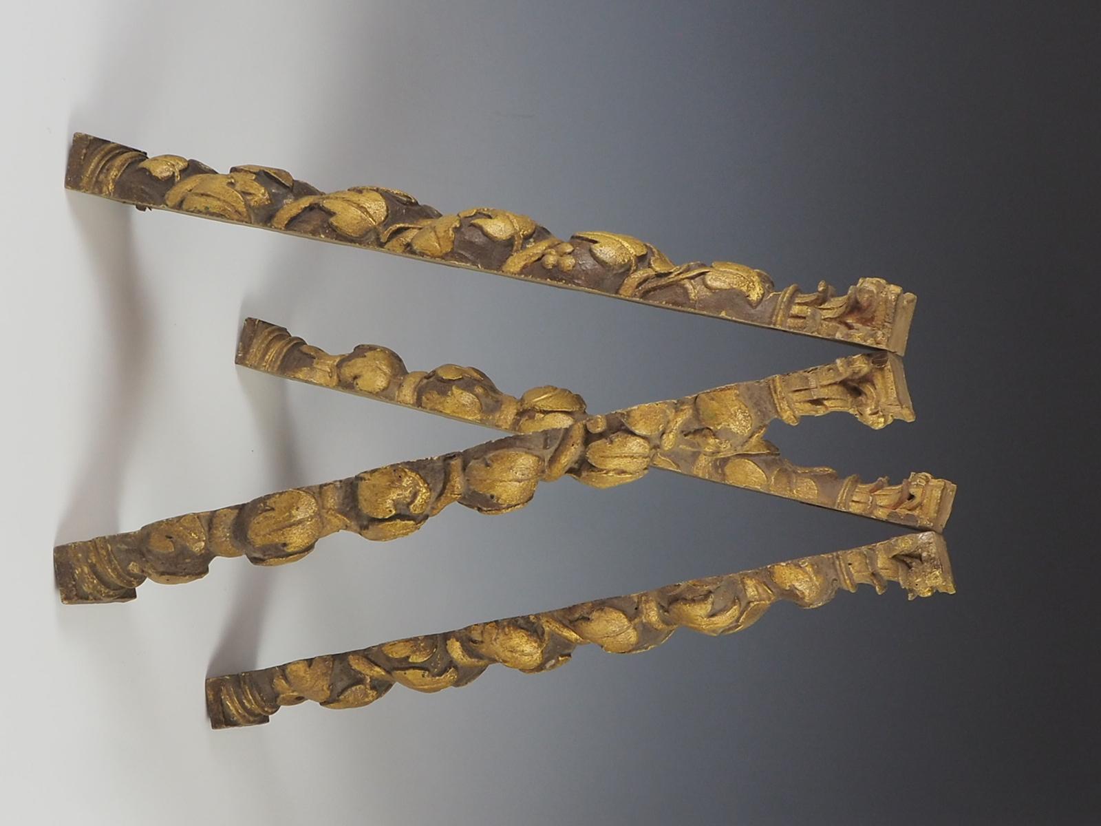Set Solomonischer geschnitzter vergoldeter Holzsäulen im Barockstil des 18. Jahrhunderts (Vergoldet) im Angebot