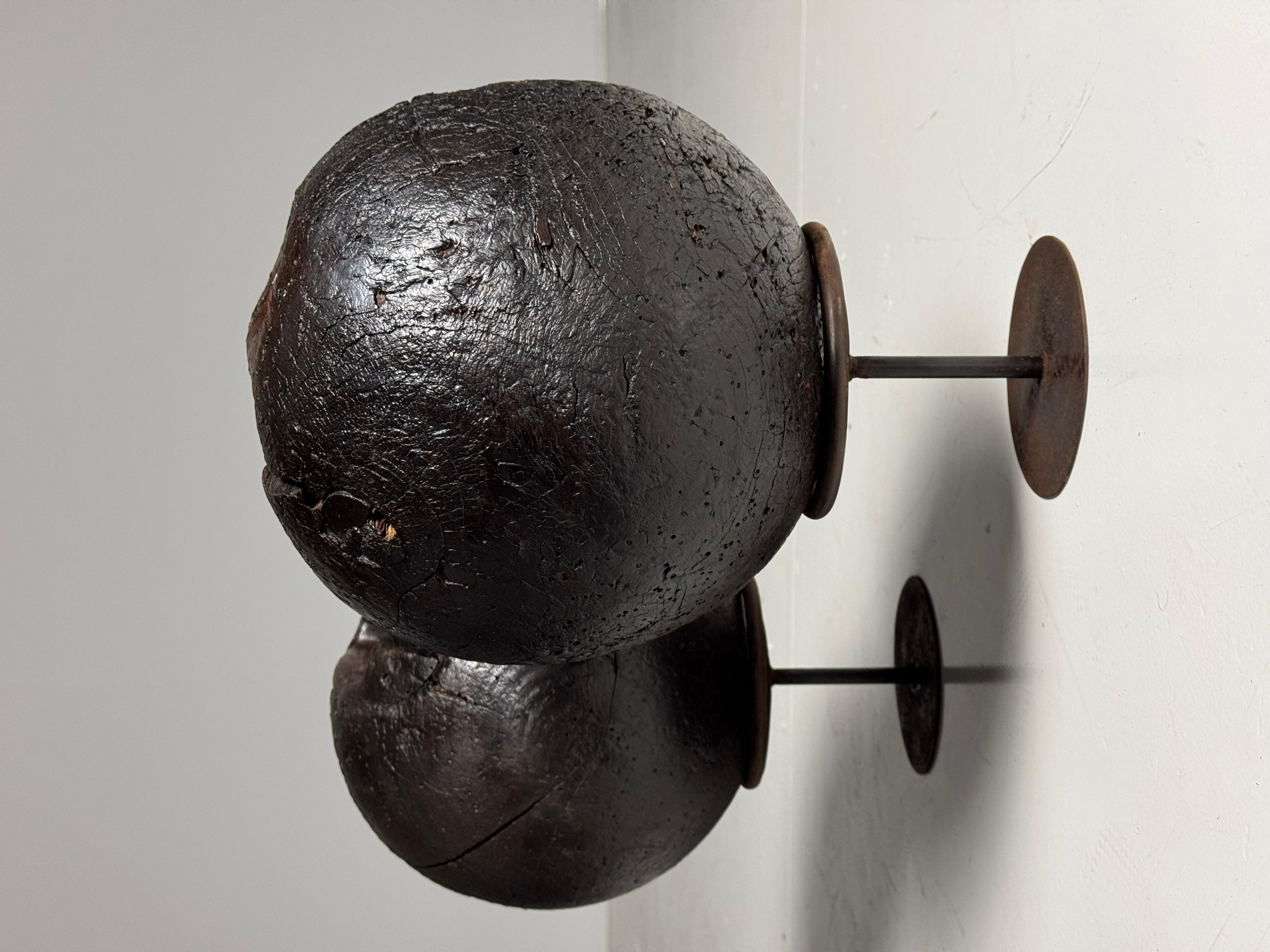 Jeu de boules de bowling du 18e siècle sur support en bois en vente 5