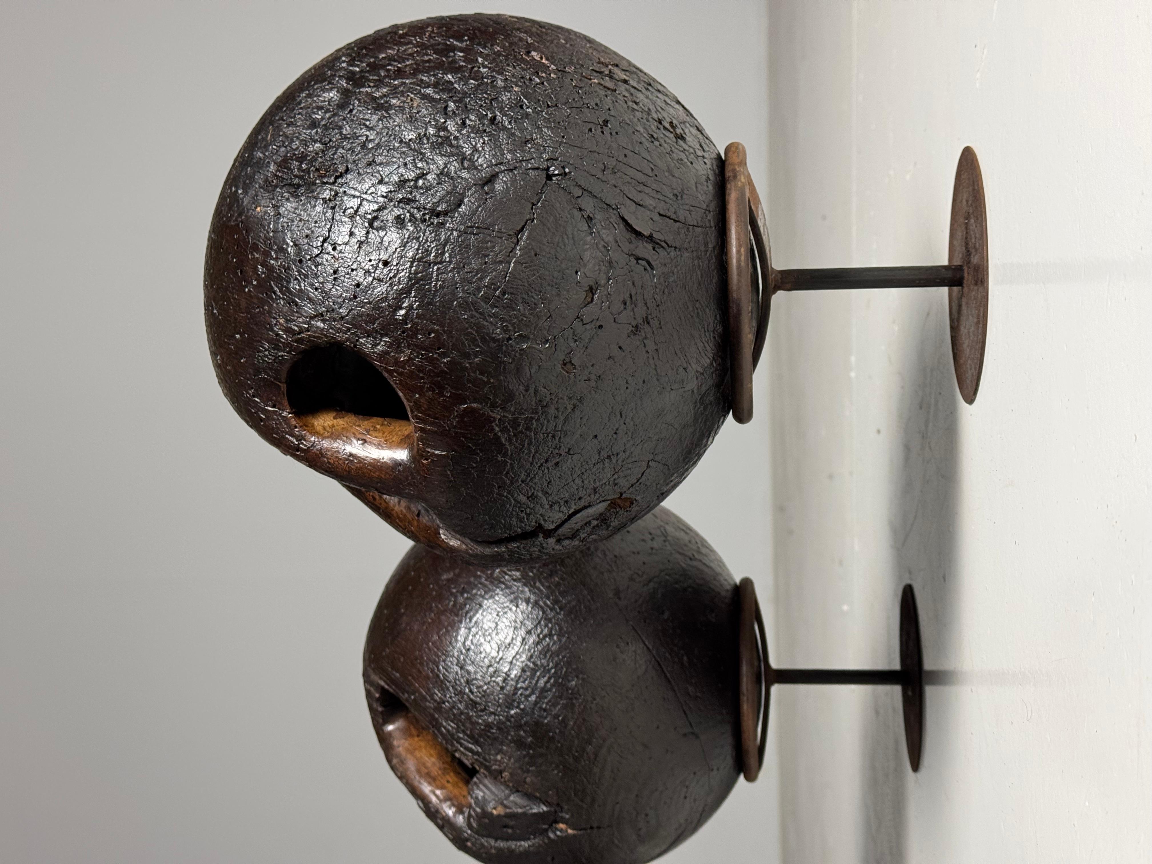Européen Jeu de boules de bowling du 18e siècle sur support en bois en vente