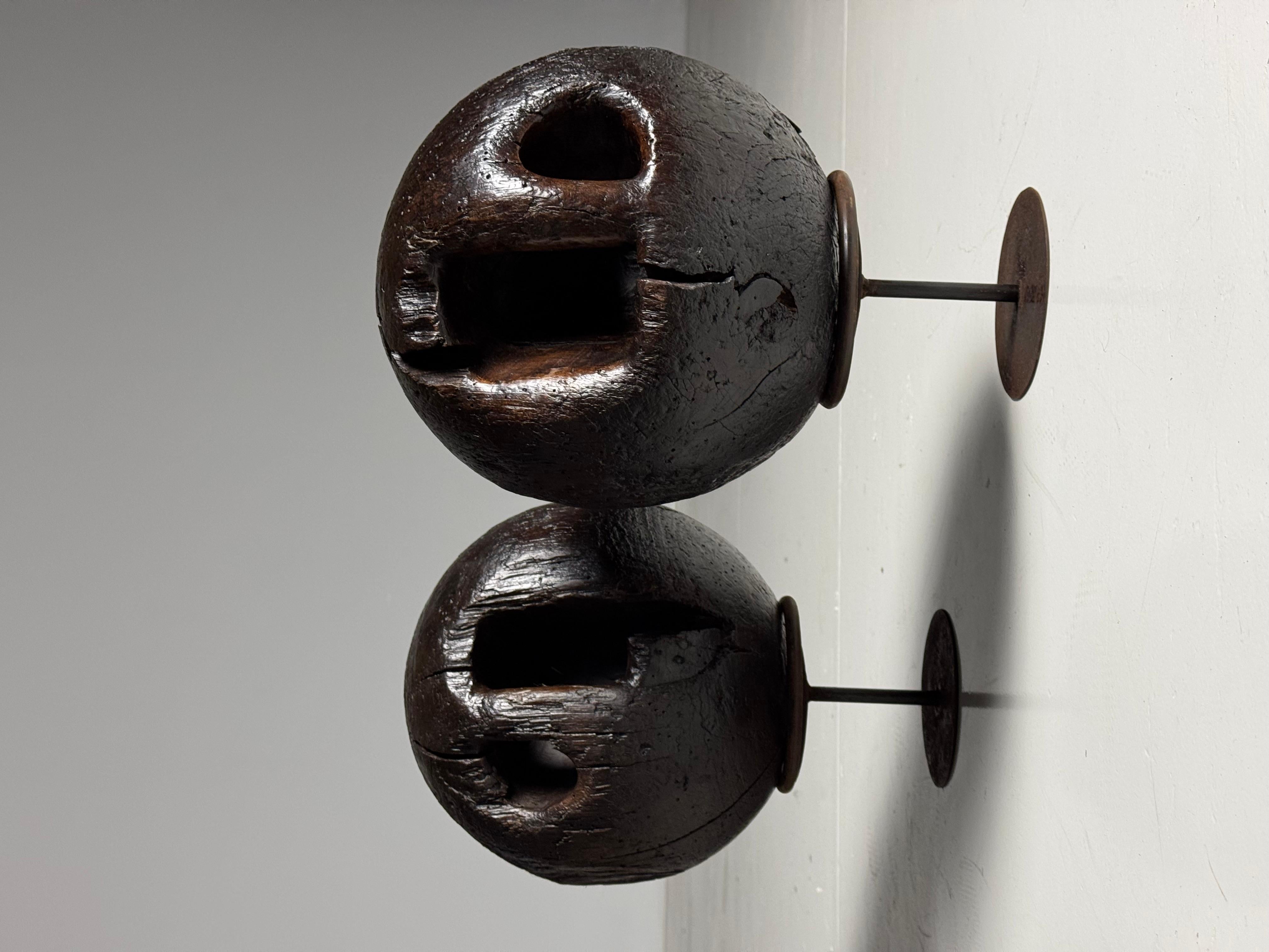 Jeu de boules de bowling du 18e siècle sur support en bois en vente 3