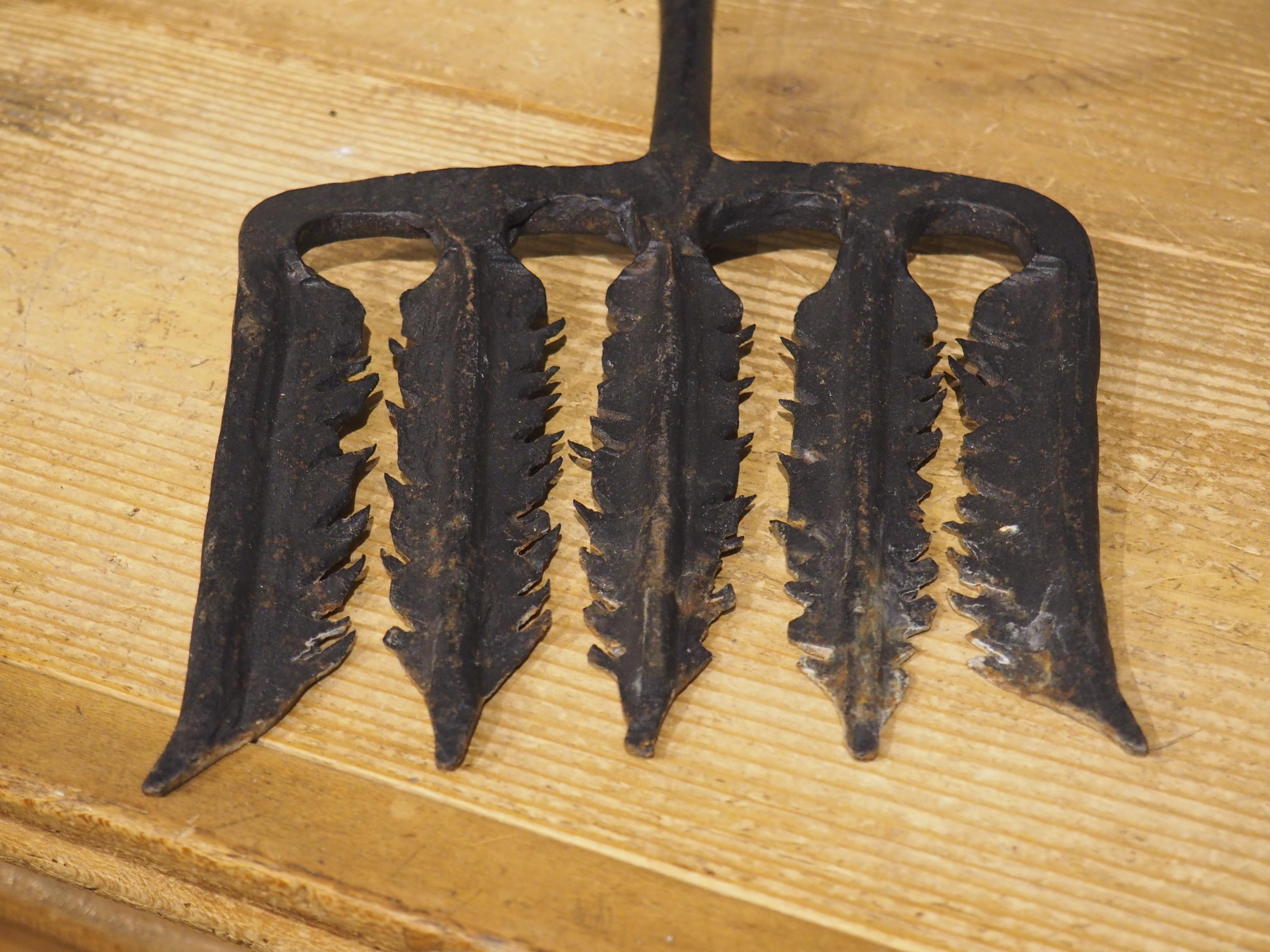 Set of 18th Century Dutch Forged Iron Eel Catchers In Good Condition In Dallas, TX