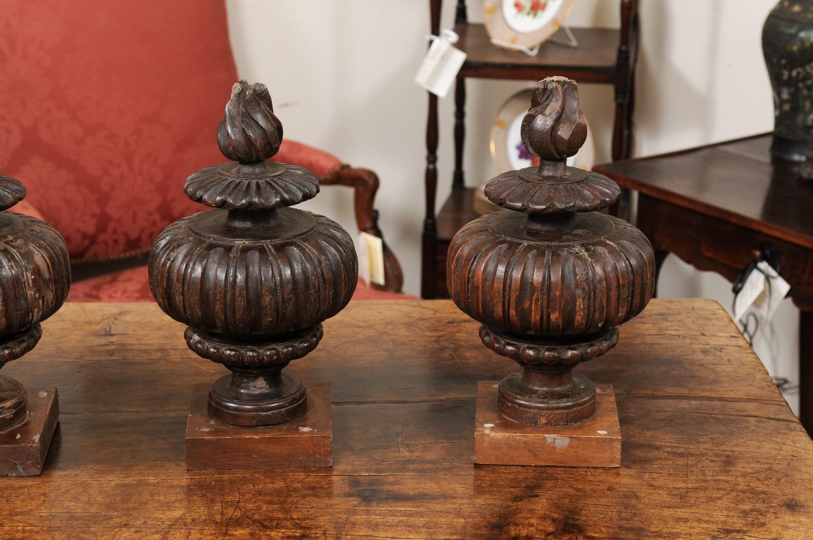Set of 18th Century Italian Carved Wood Finials. SOLD IN PAIRS(1 pair available) For Sale 6