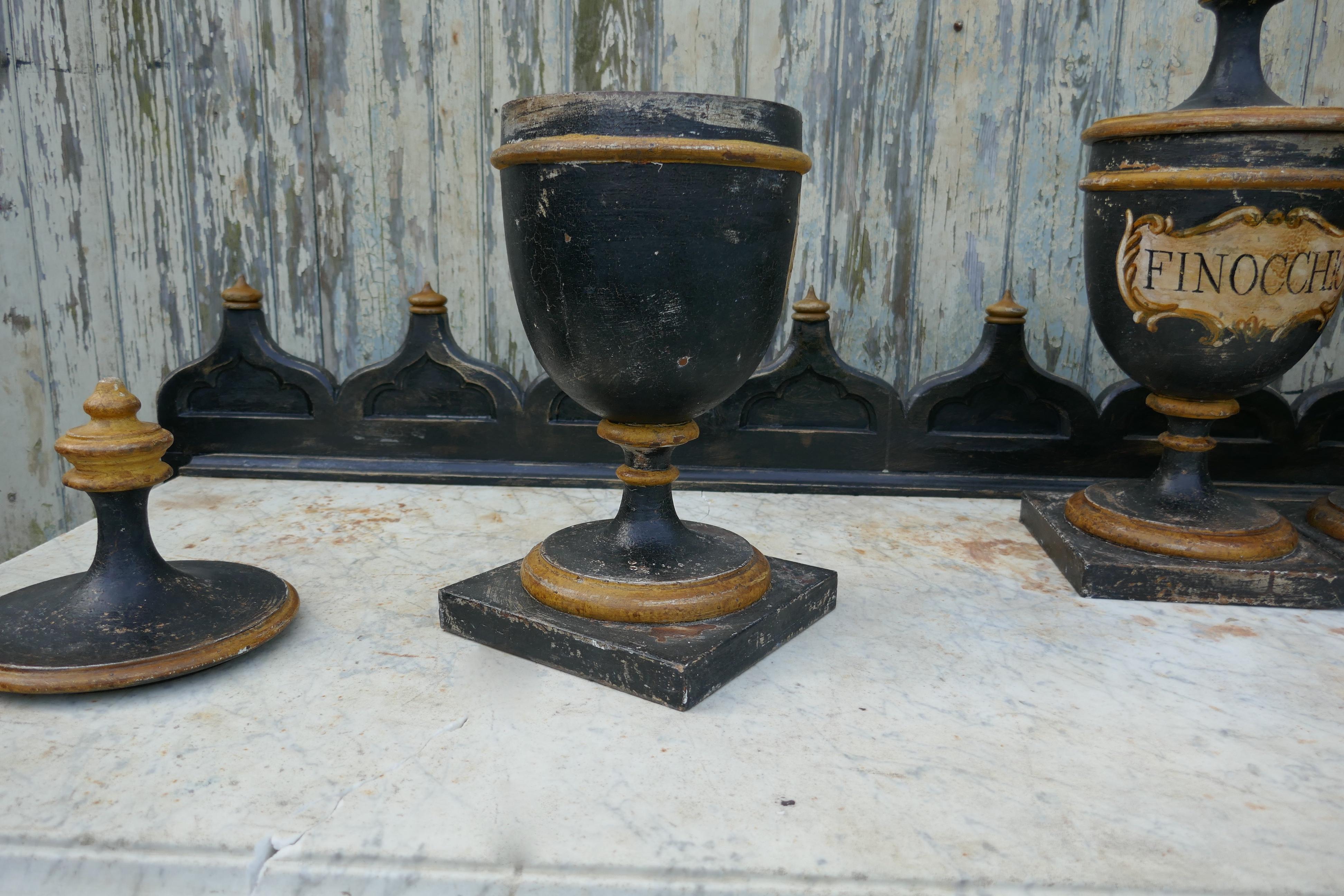 Set of 18th Century Sicilian Apothecary’s Jars In Good Condition In Chillerton, Isle of Wight