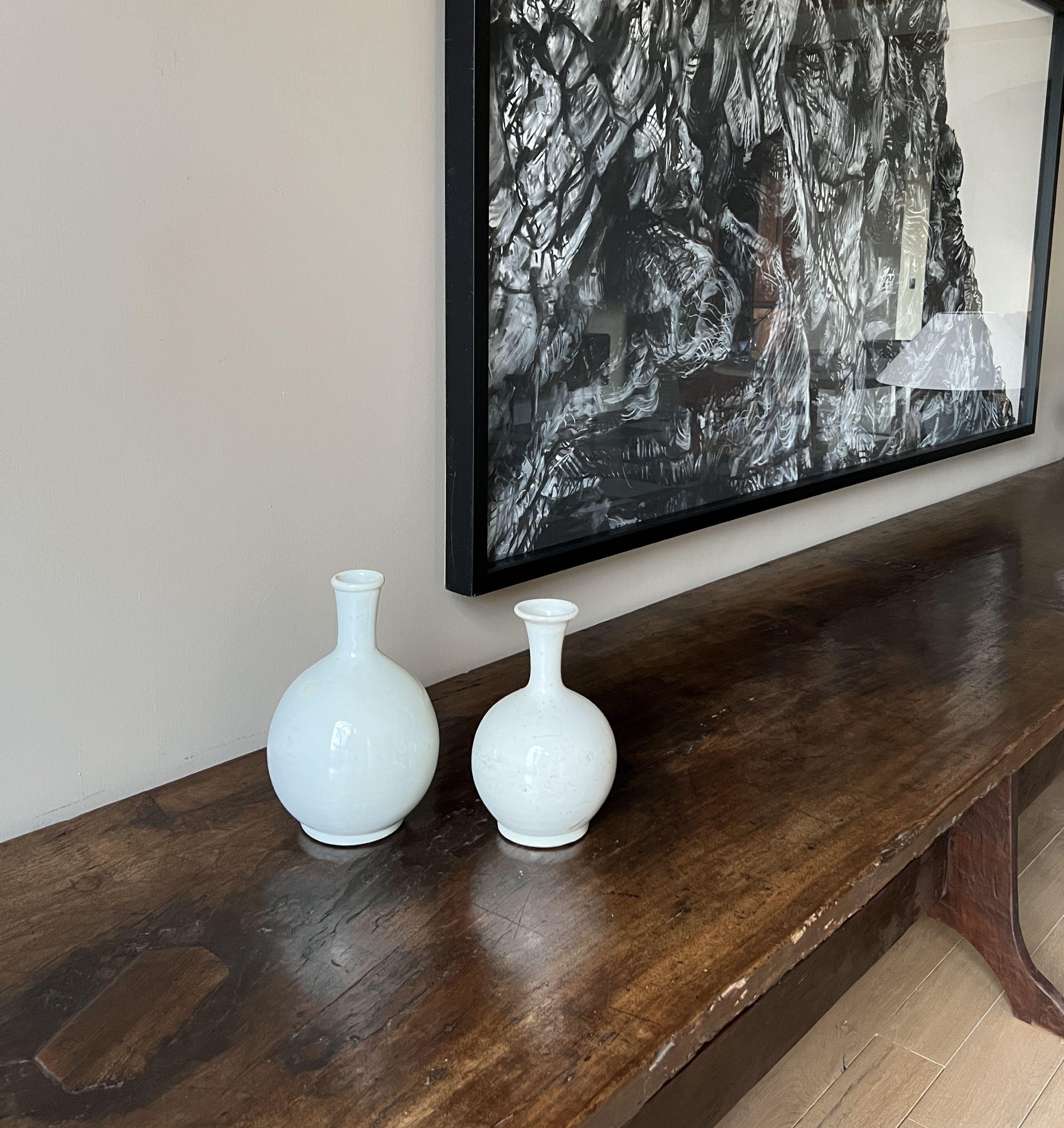 set of 18th century white Korean vases For Sale 6