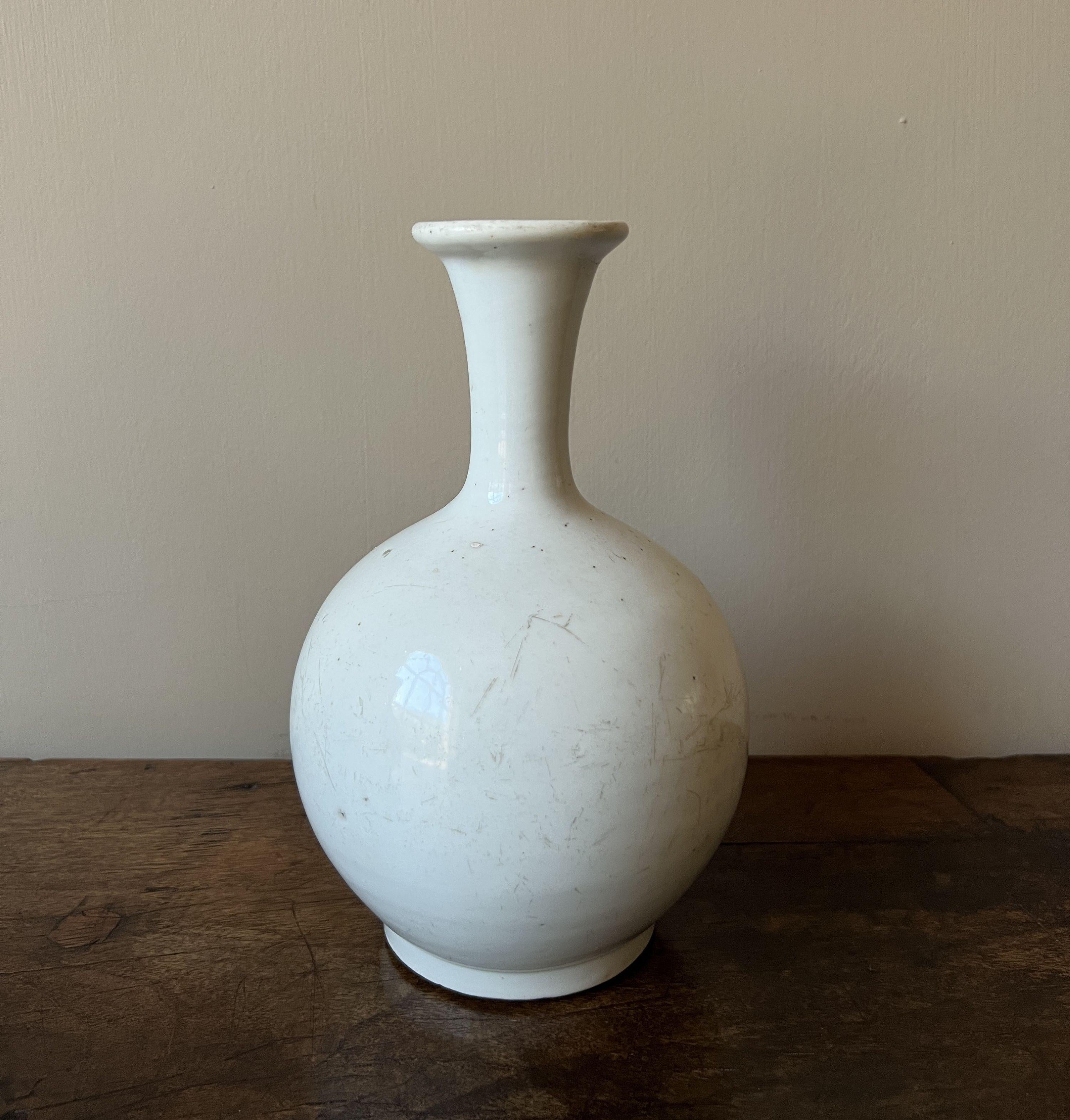 set of 18th century white Korean vases In Good Condition For Sale In Vosselaar, BE