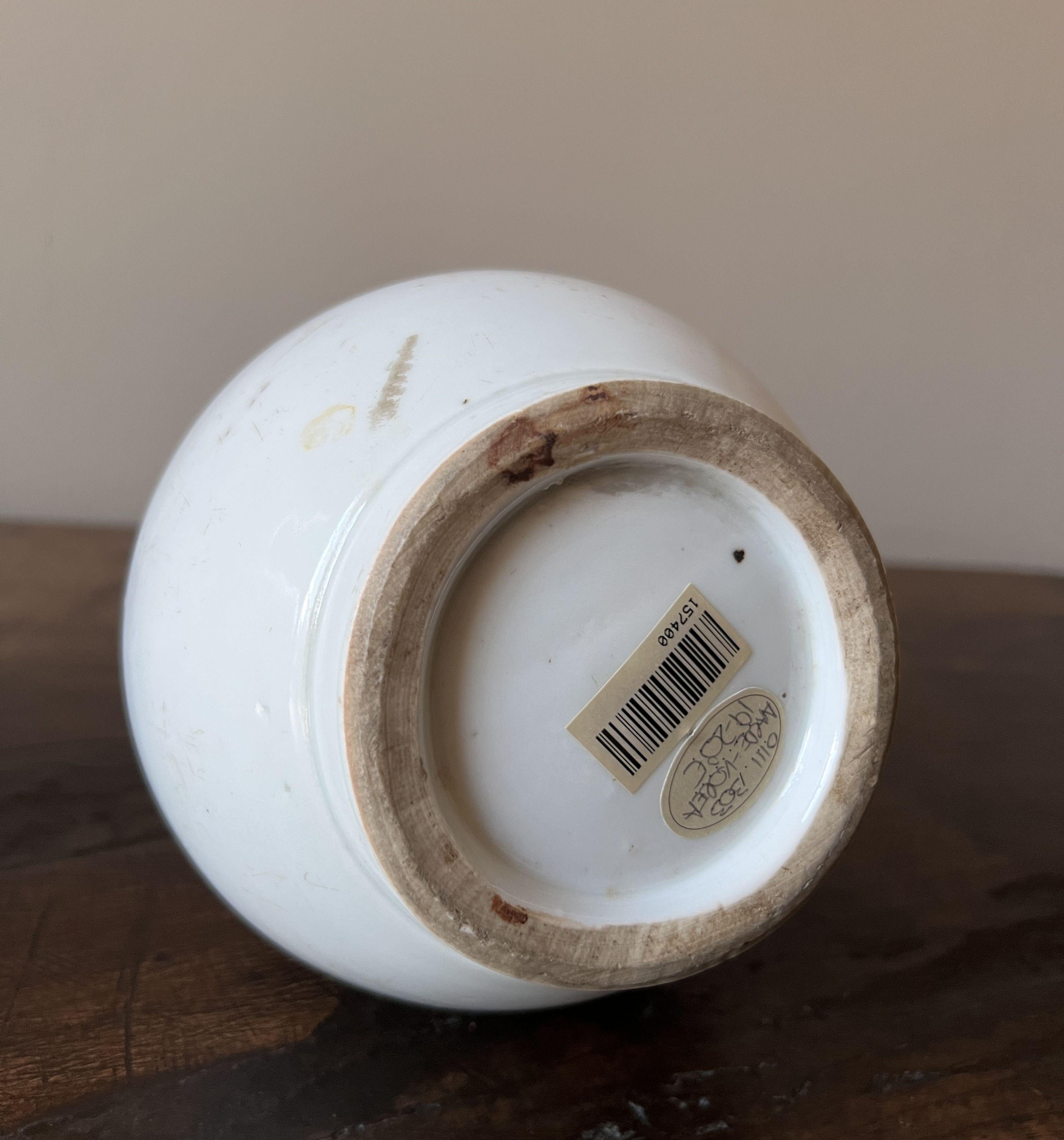 set of 18th century white Korean vases For Sale 1