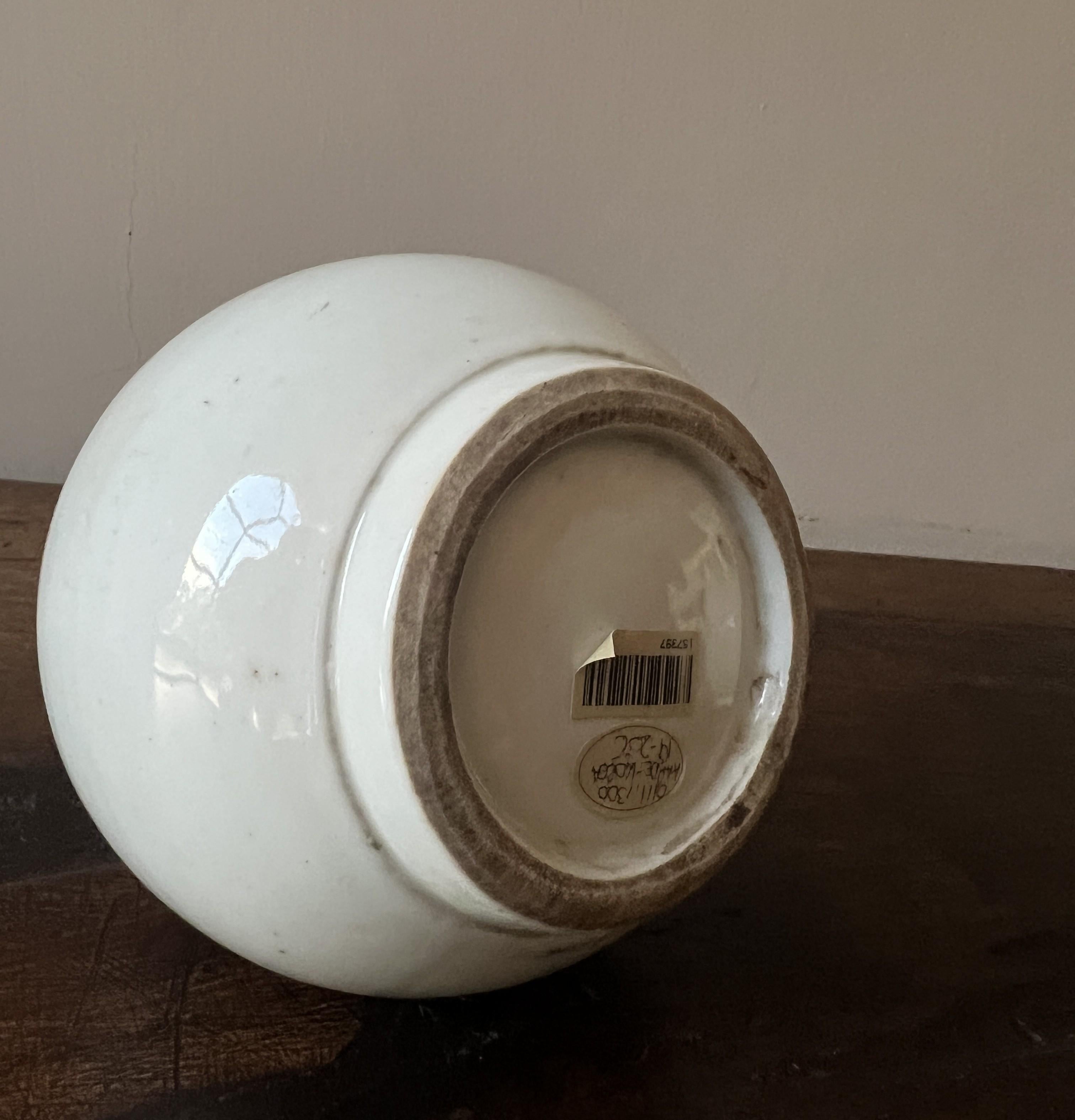 set of 18th century white Korean vases For Sale 2