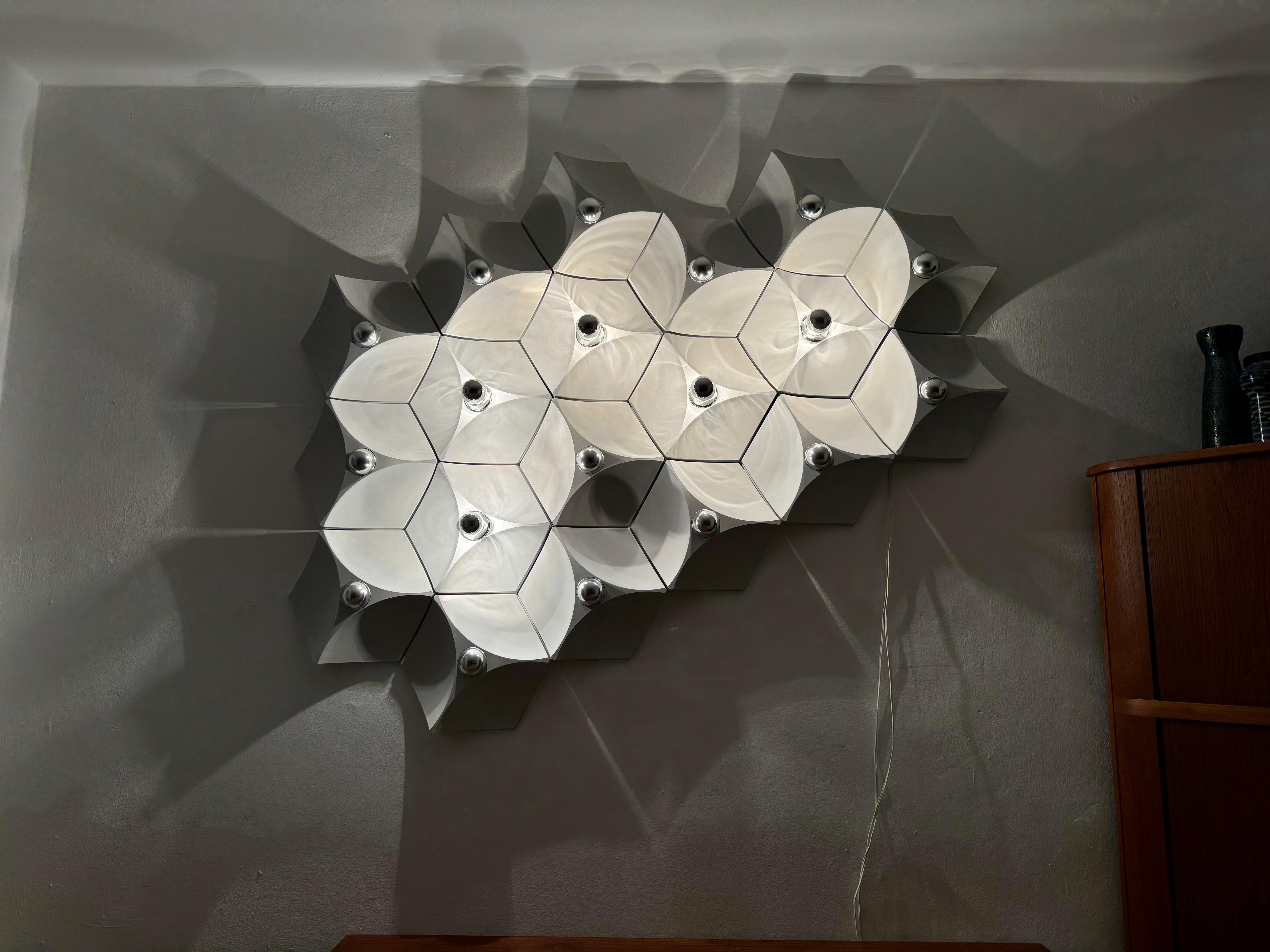 Ensemble de lampes murales ou encastrées en plastique de l'ère spatiale 19 par Hoffmeister Leuchten en vente 5