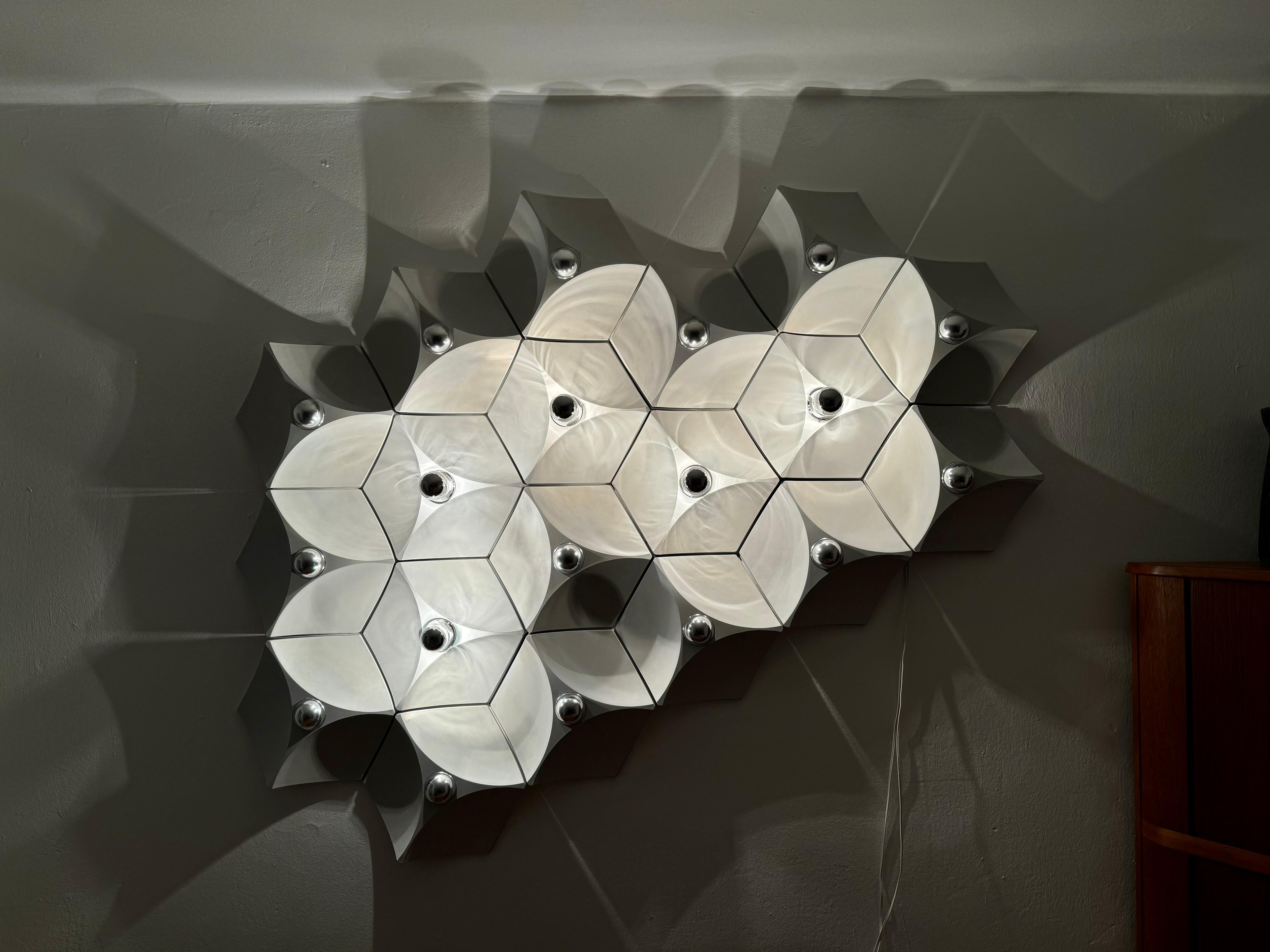 Ensemble de lampes murales ou encastrées en plastique de l'ère spatiale 19 par Hoffmeister Leuchten en vente 1