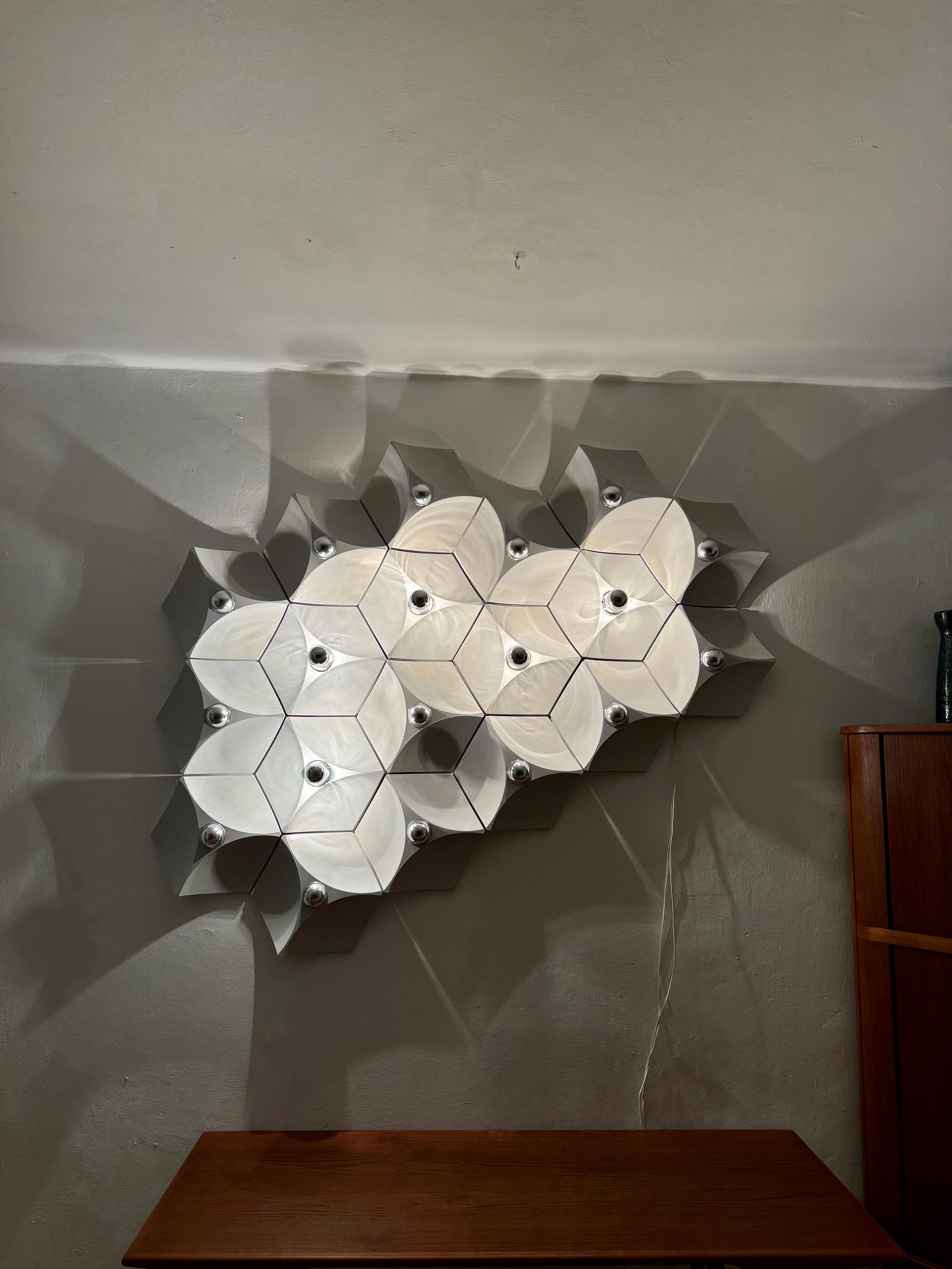 Ensemble de lampes murales ou encastrées en plastique de l'ère spatiale 19 par Hoffmeister Leuchten en vente 2
