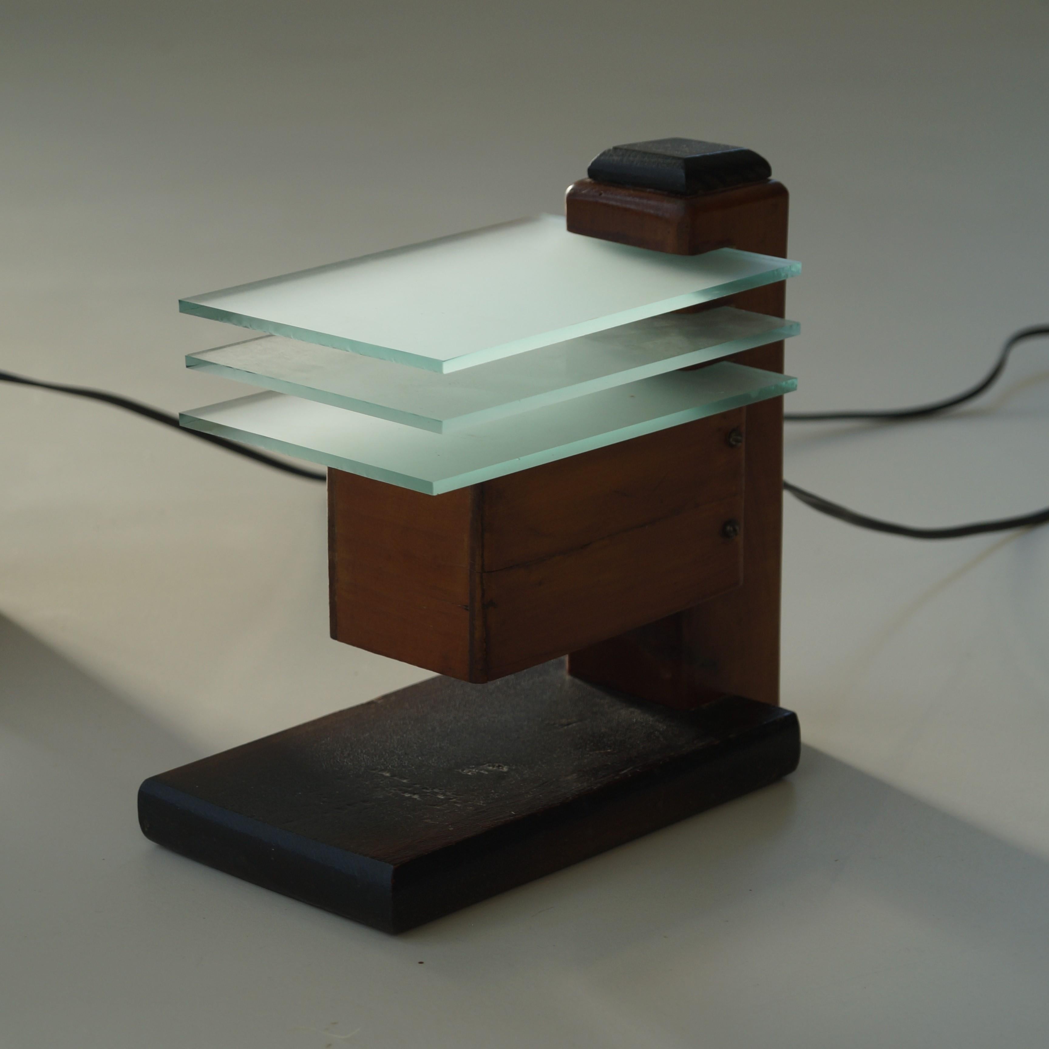 Set of 1920s Dutch modernist bedside lamps in the manner of Frank Lloyd Wright In Good Condition In EVERDINGEN, NL