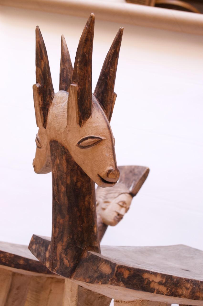Ensemble de tabourets africains Lobi en bois dur des années 1940 avec détails sculptés et pyrogravure en vente 6