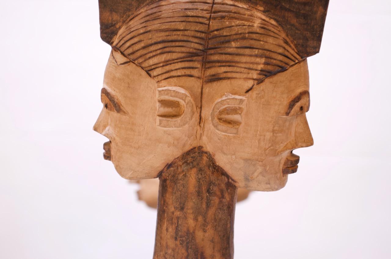Ensemble de tabourets africains Lobi en bois dur des années 1940 avec détails sculptés et pyrogravure en vente 9
