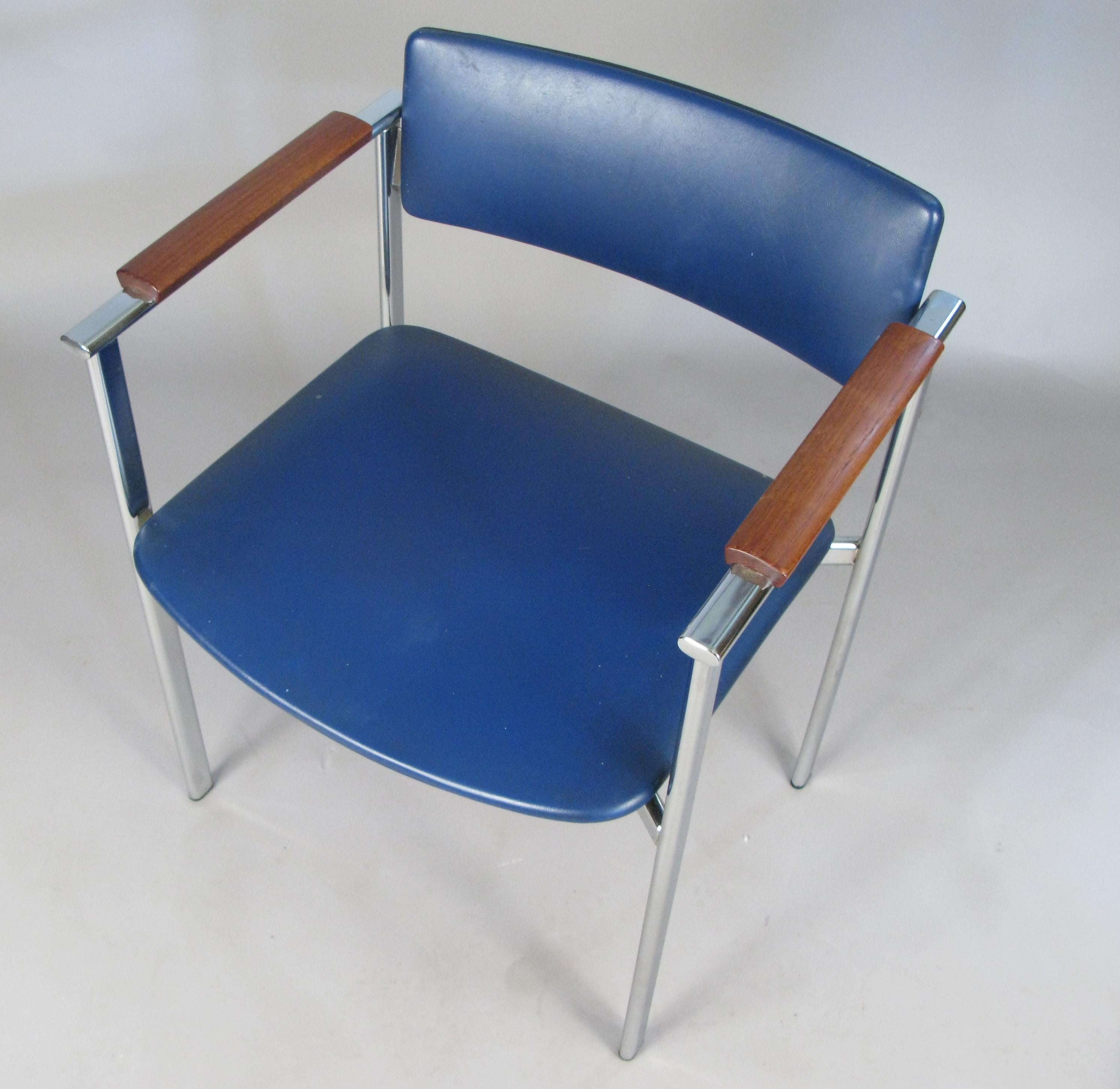 Set of 1960s Chrome & Walnut Dining Chairs by Ilmari Tapiovaara 2
