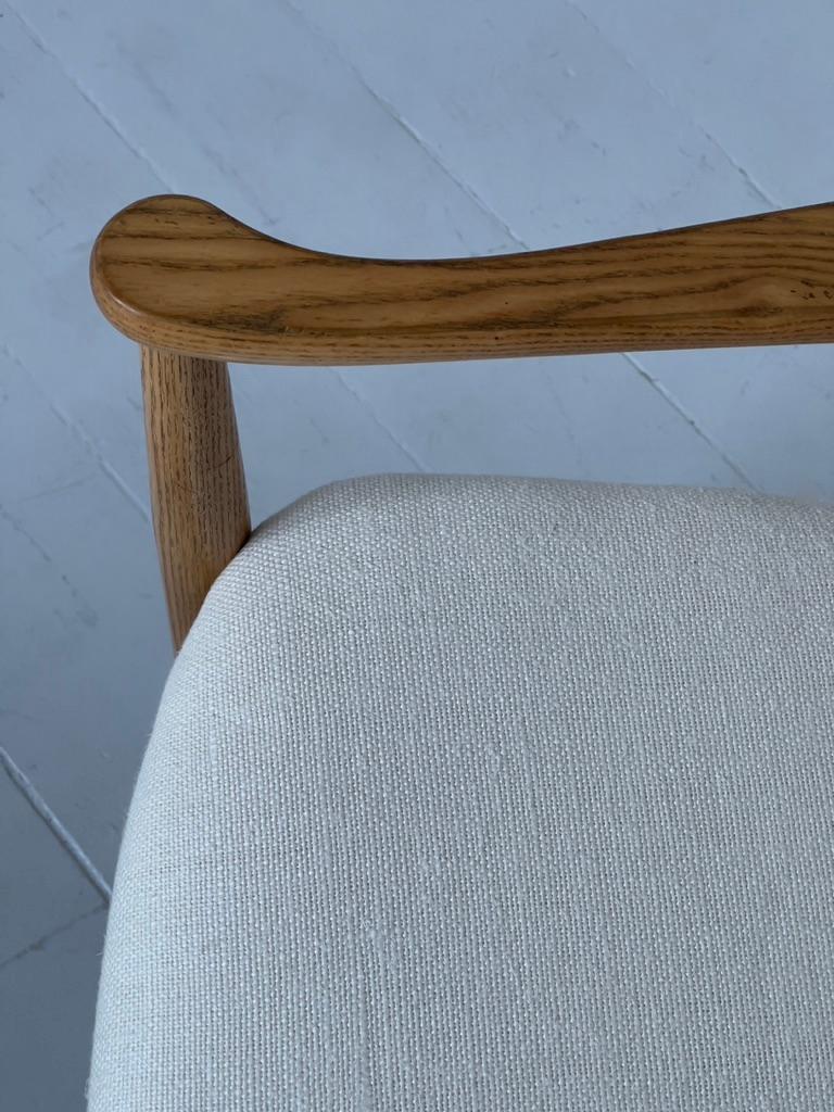 Set of six 1970s Danish modern Dining Chairs in Solid Ash & Linen by FDB For Sale 5