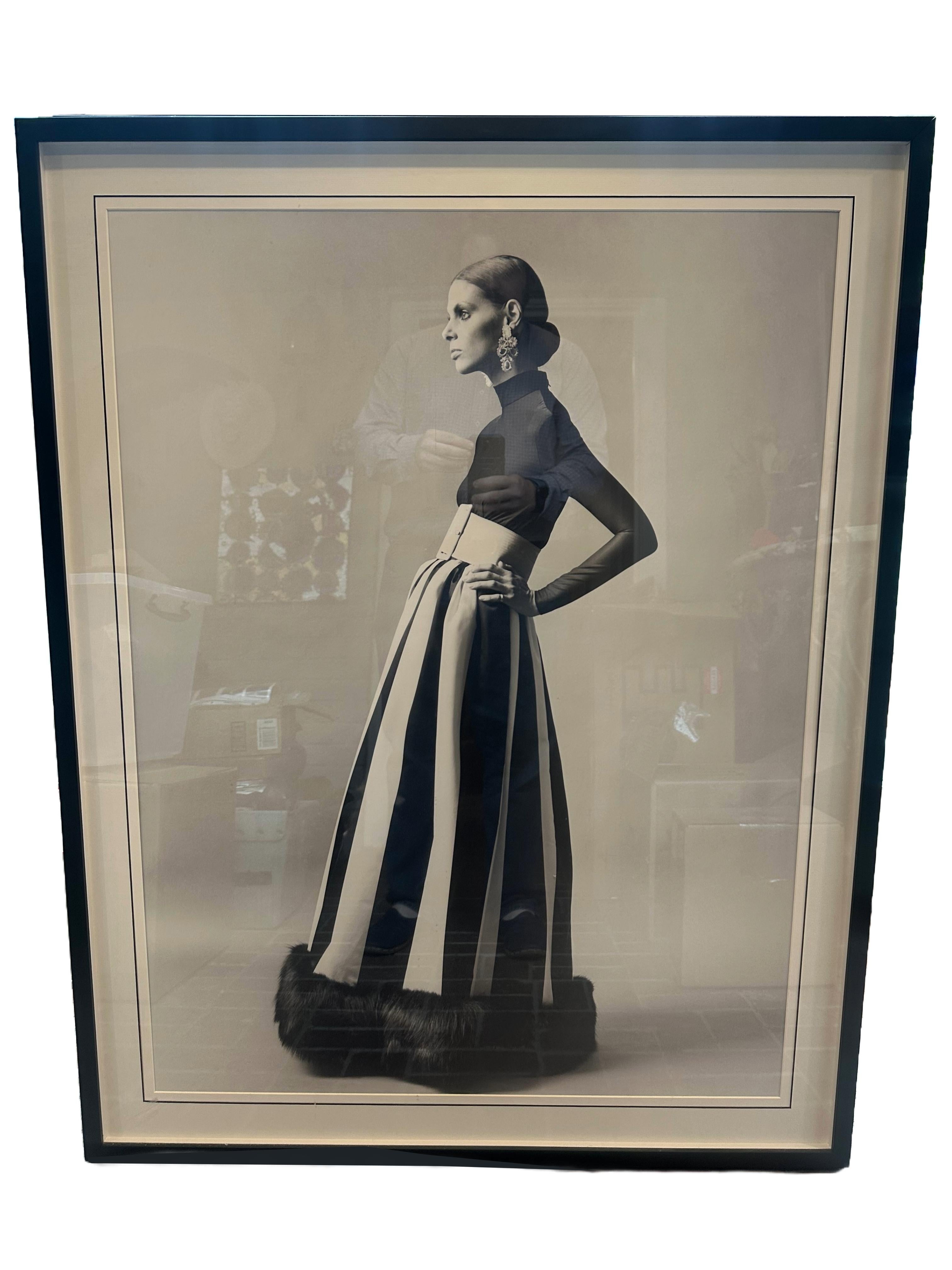Américain Ensemble de trois photos imprimées des années 1970 de designs de Norman Norells encadrées en noir en vente