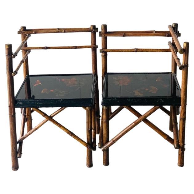 Conjunto de sillas esquineras del s. XIX, estructura de bambú, asiento lacado en negro en venta