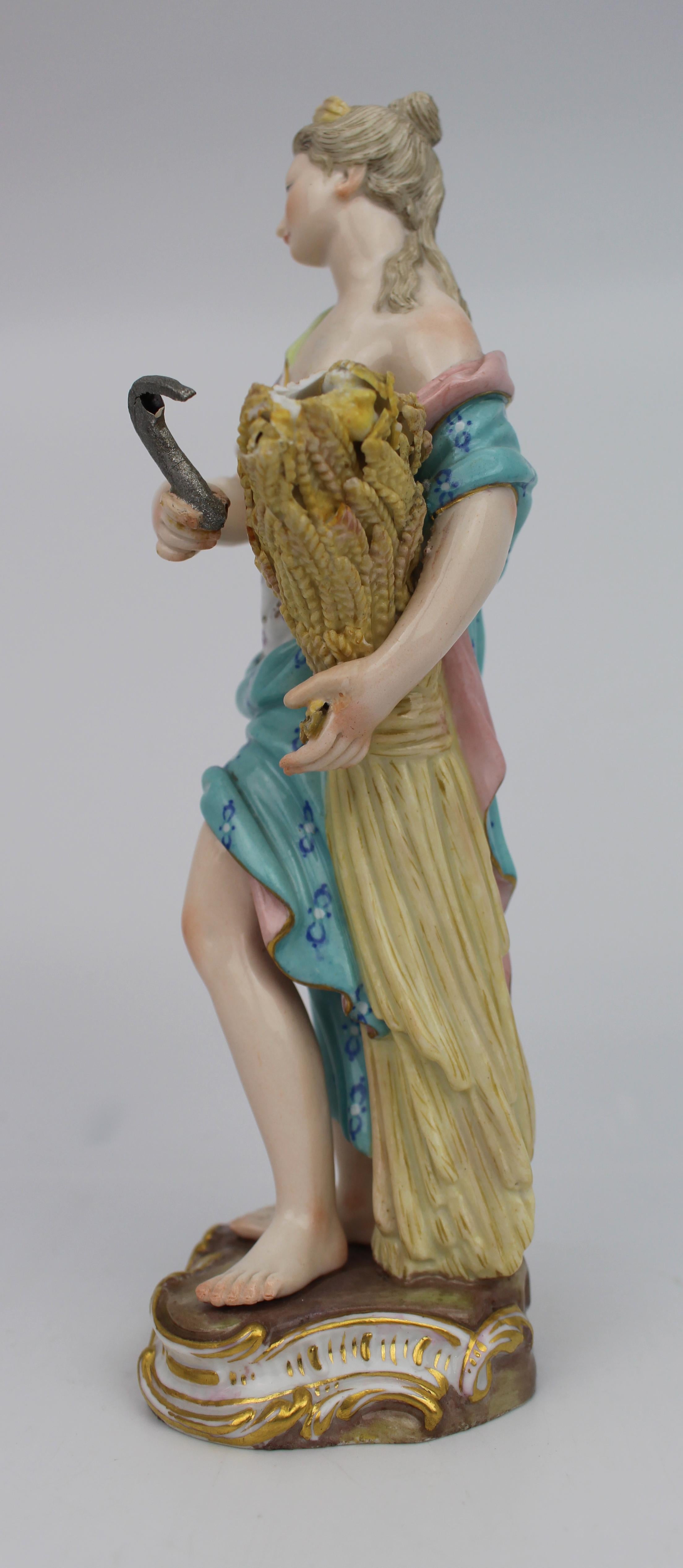 Set di oggetti del 19° secolo. Statuette Four Seasons di Meissen in vendita 11