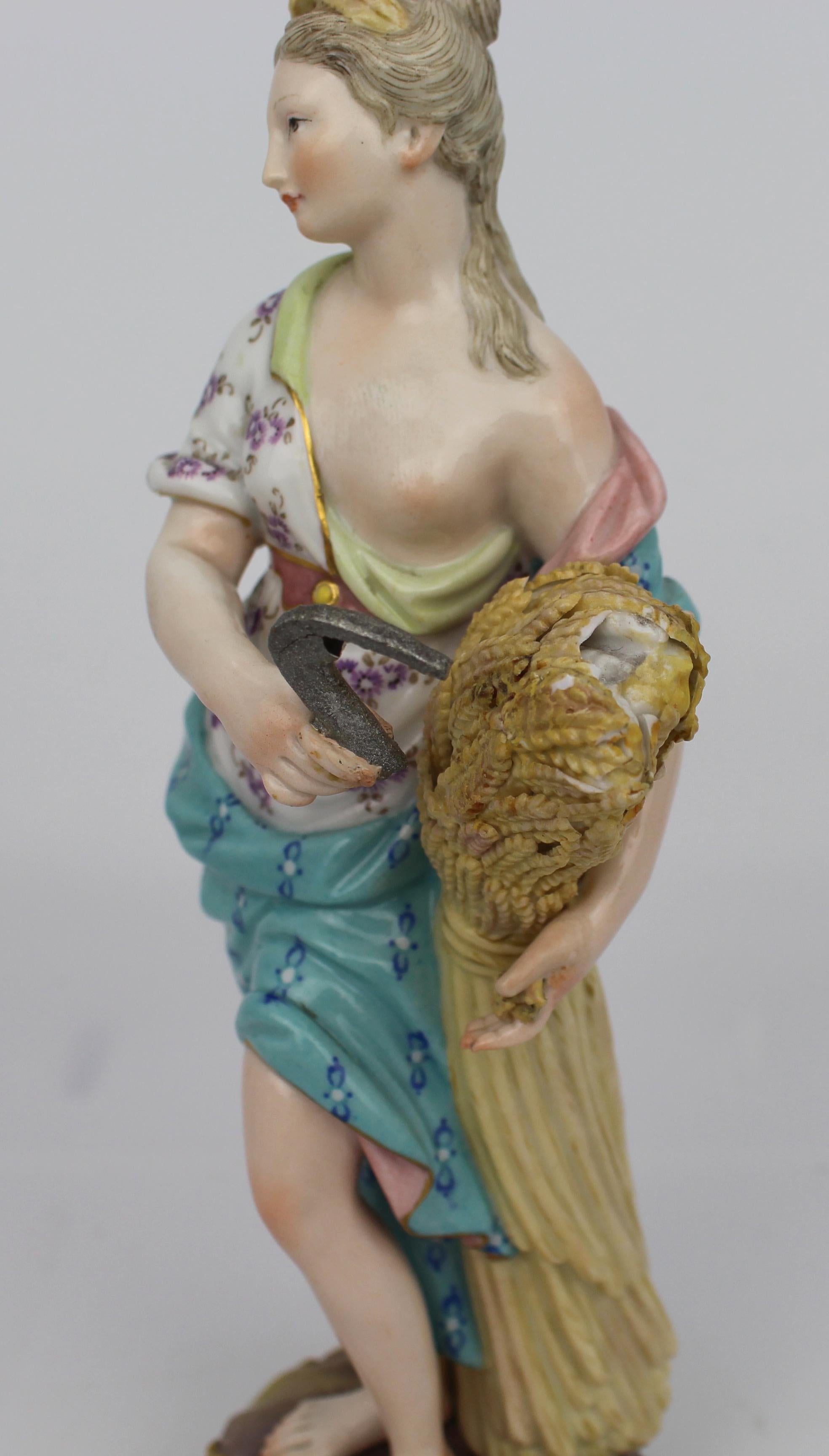 Set di oggetti del 19° secolo. Statuette Four Seasons di Meissen in vendita 12