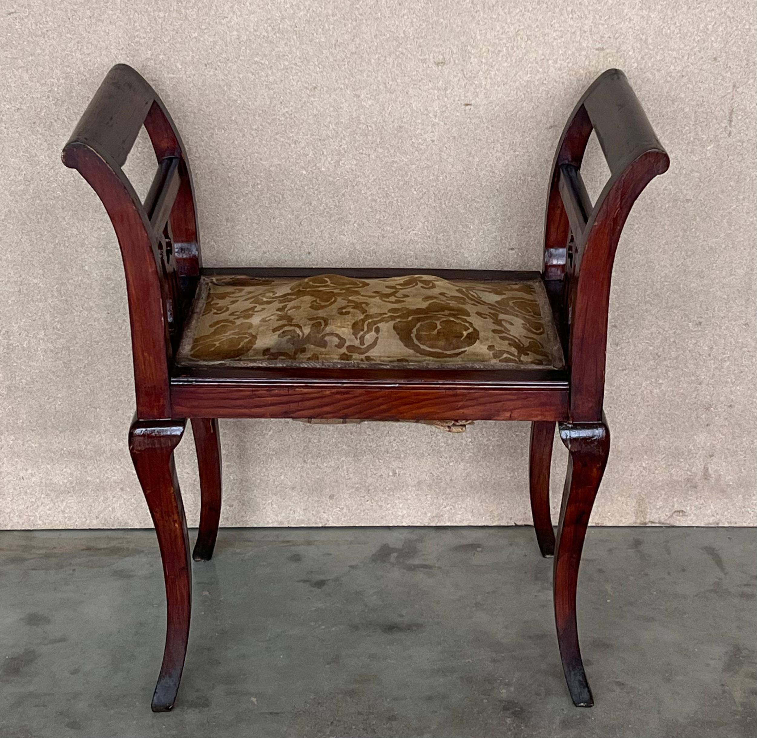Set of 19th Century Carved Mahogany Chippendale Window Seats / Benches In Good Condition For Sale In Miami, FL