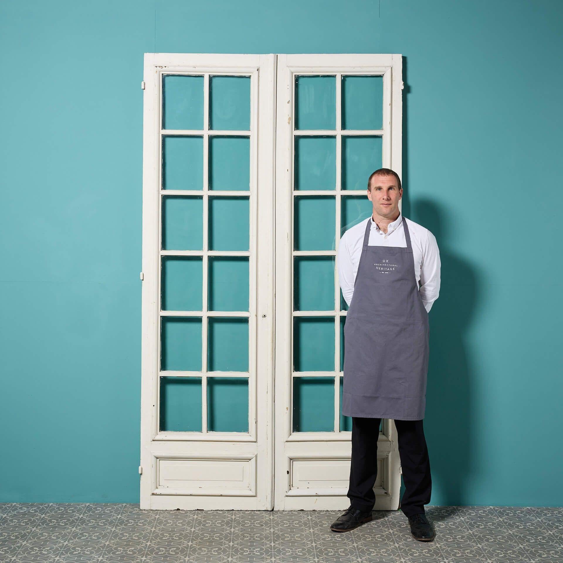 Satz verglaste französische Innentüren. Diese beeindruckenden großen Türen sind im Originalzustand, sie sind aus Kiefer gefertigt und einfach verglast.