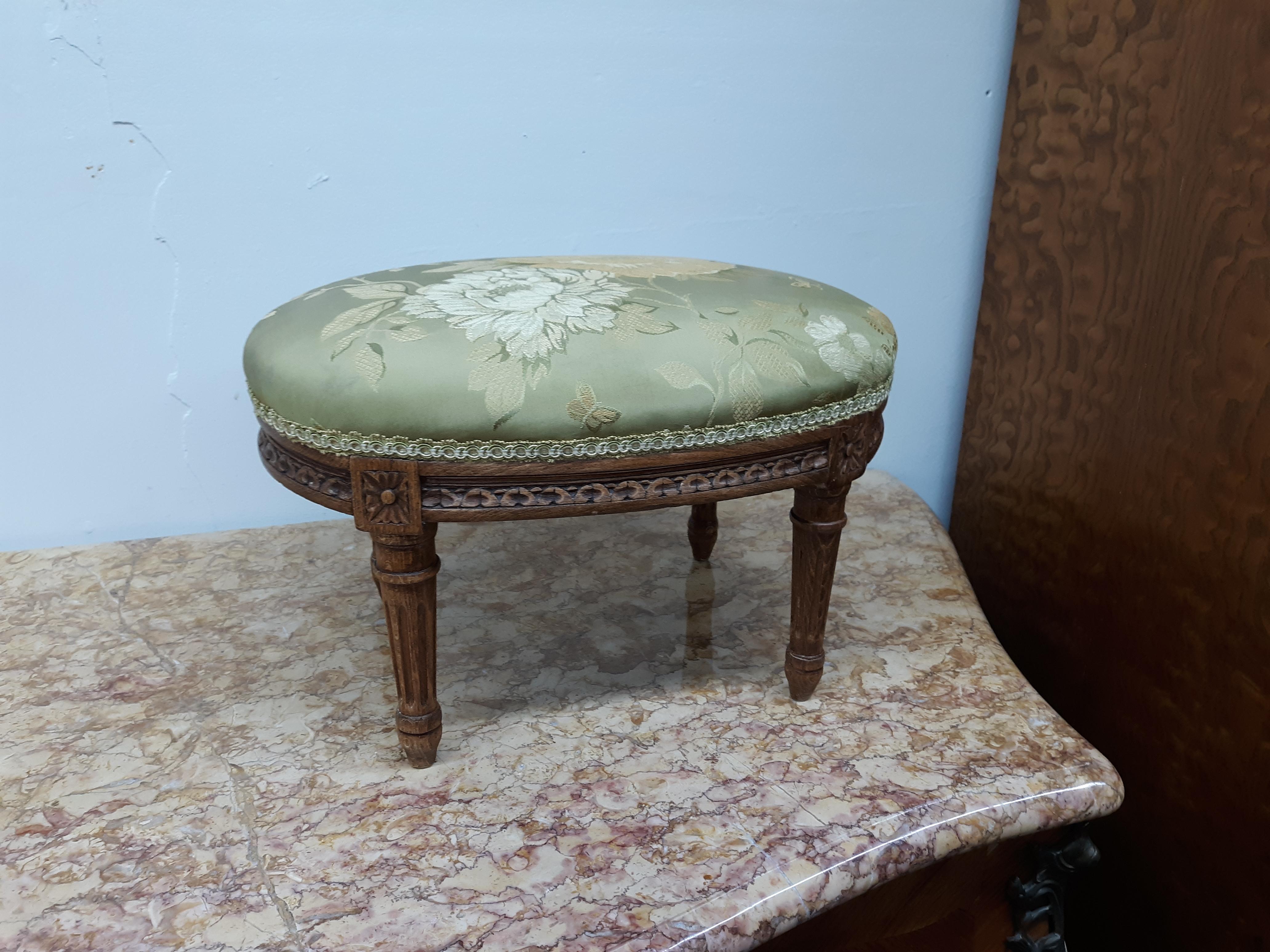 Set of 19th Century Louis XIV Giltwood Armchairs with Matching Footstools In Good Condition For Sale In Lakewood, NJ