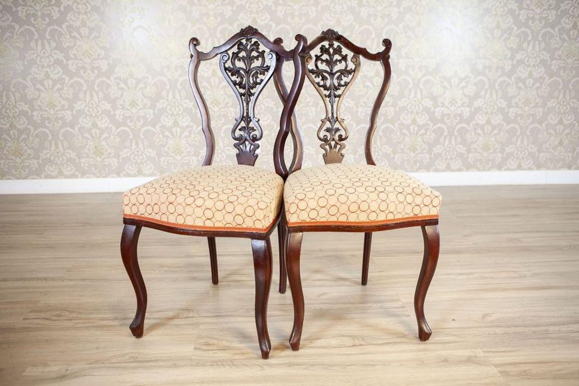Tissu d'ameublement Ensemble de chaises en frêne Louis XV du XIXe siècle avec dossiers ajourés en vente