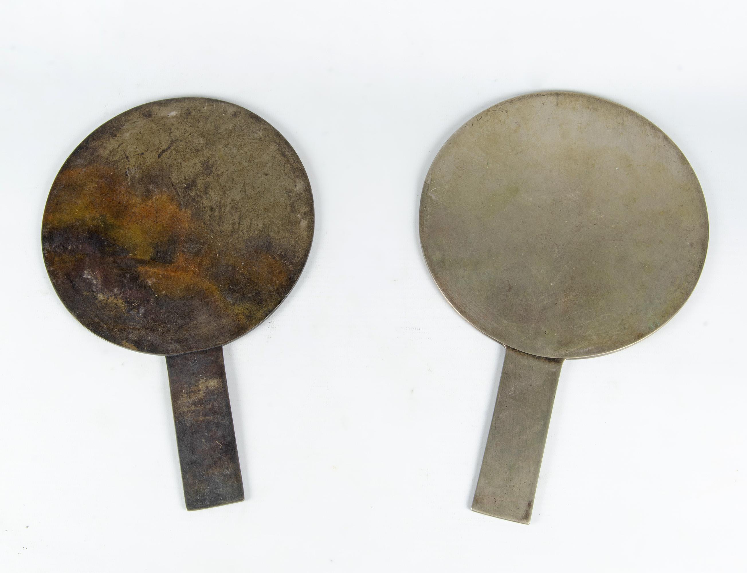 Giapponese Set di specchi a mano Kagami in bronzo decorato dell'epoca Meiji del XIX secolo, Giappone in vendita