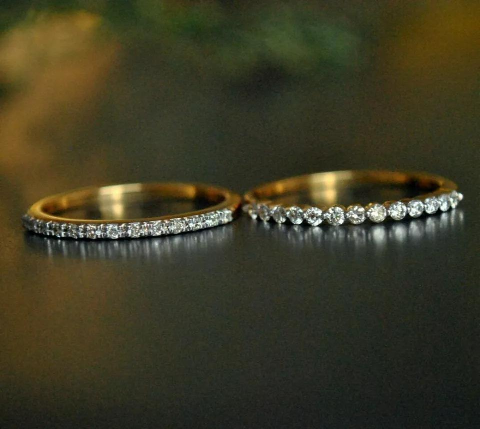 Set di 2 fedi nuziali in oro massiccio 14k con diamanti a mezza eternità, con anello da sposa sottile e impilabile
Leggero, può essere indossato tutti i giorni

Informazioni aggiuntive:
Condit: Nuovo con etichette: Un articolo nuovo di zecca, non