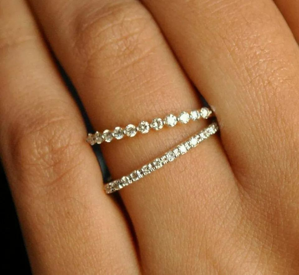 Set di 2 anelli in oro massiccio 14k con diamanti a mezza eternità, sottili e impilati In condizioni Nuovo in vendita a Chicago, IL