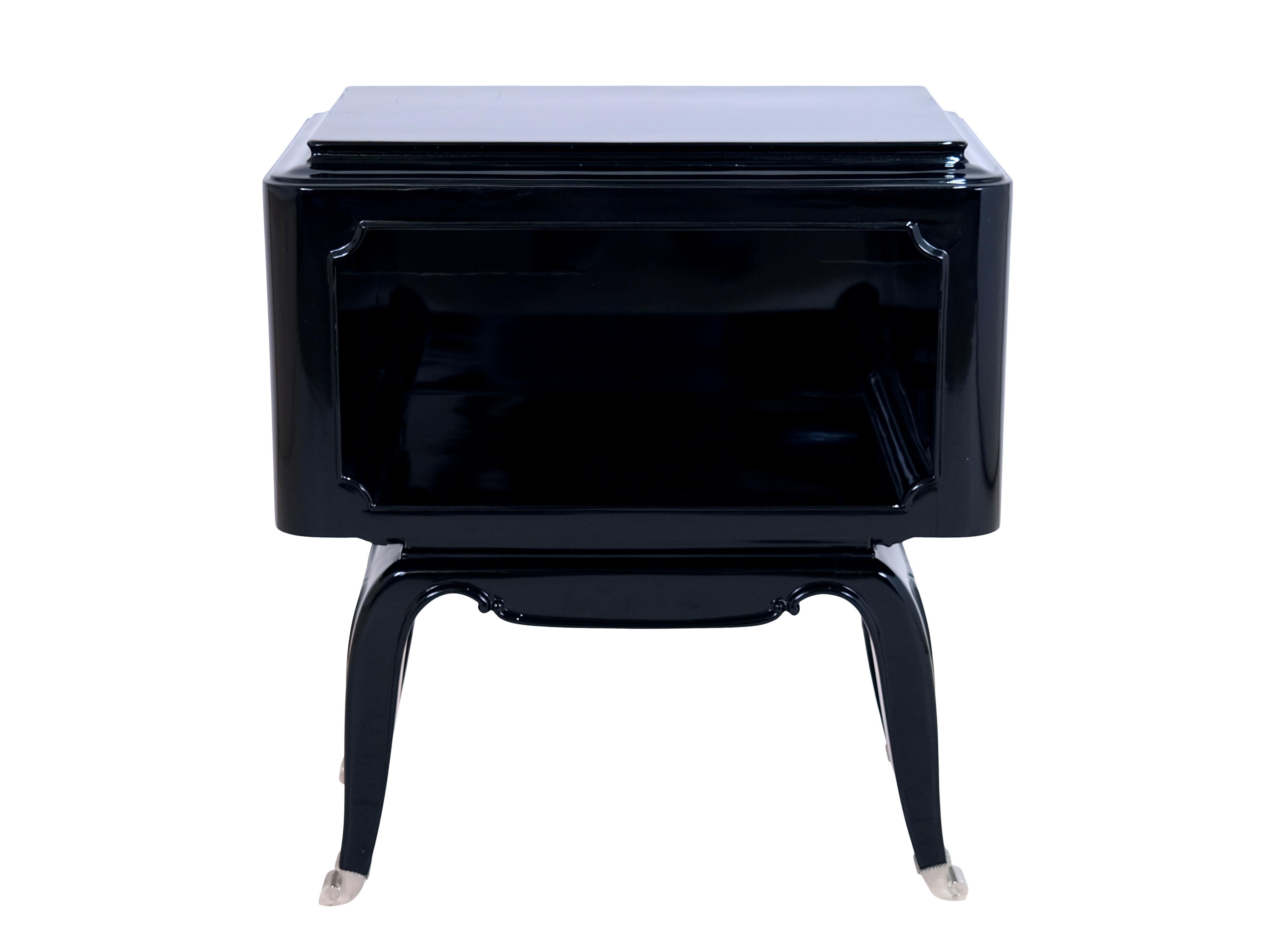 Set of 2 1930s French Art Deco Open Night Stands in Black Piano Lacquer In Good Condition For Sale In Ulm, DE