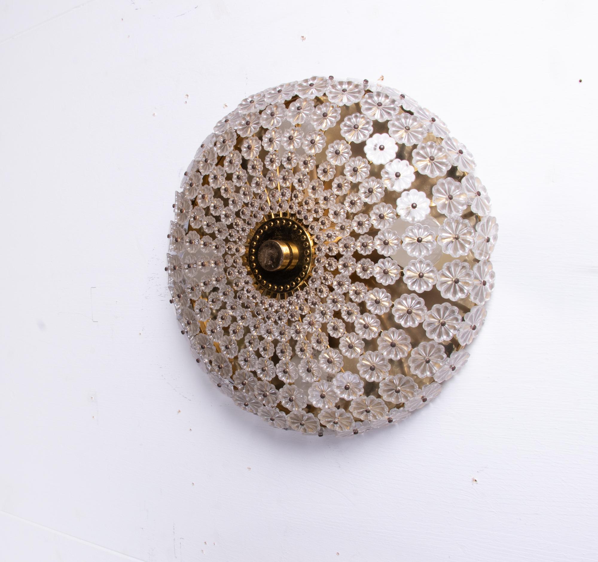 Set of 2 Emil Stejnar Style Flush Mount & Wall Sconces Floral Glass & Brass 1950 In Good Condition For Sale In Niederdorfelden, Hessen