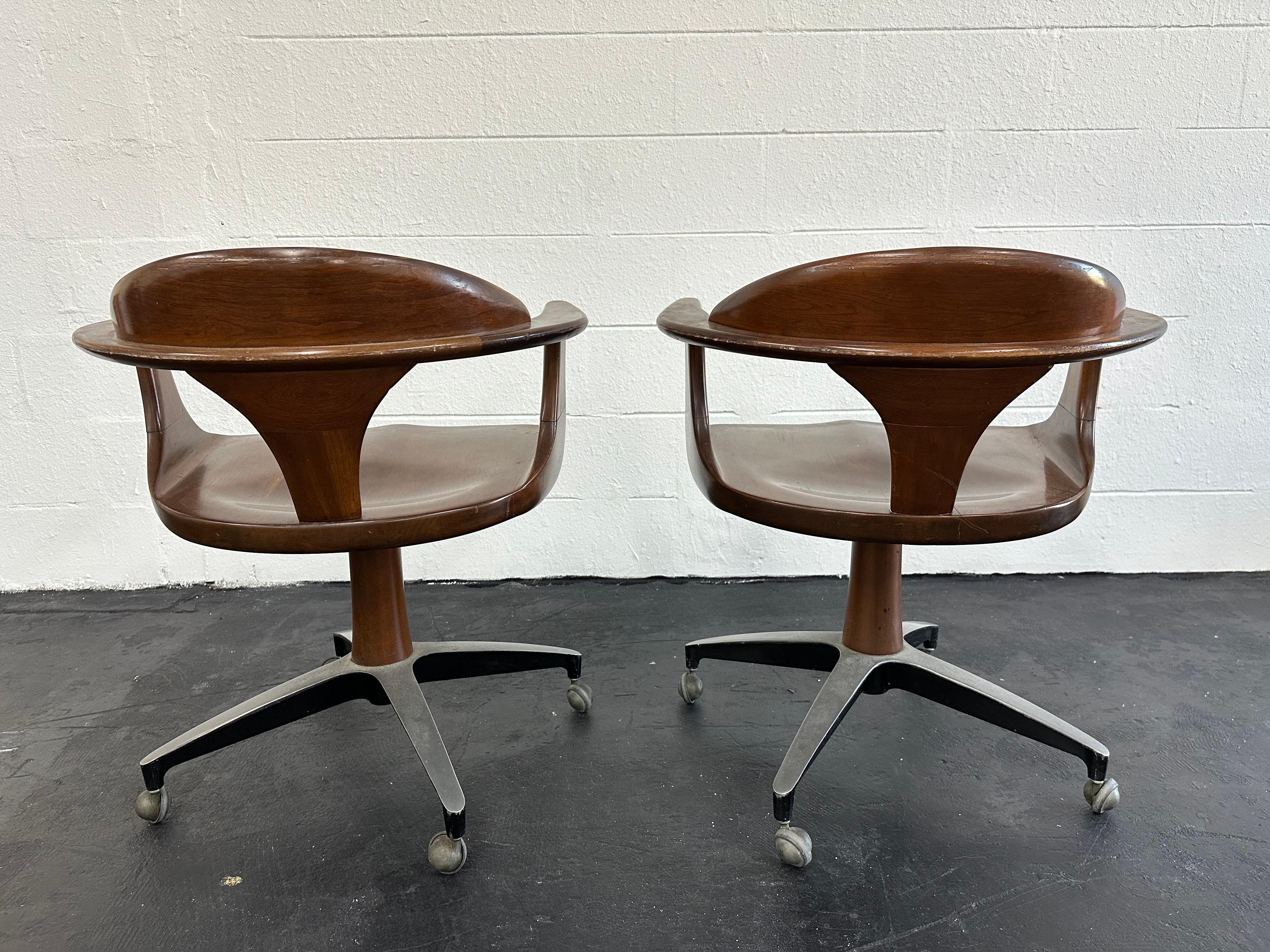 20th Century Set of 2 1960s Heywood Wakefield Cliff House Chairs