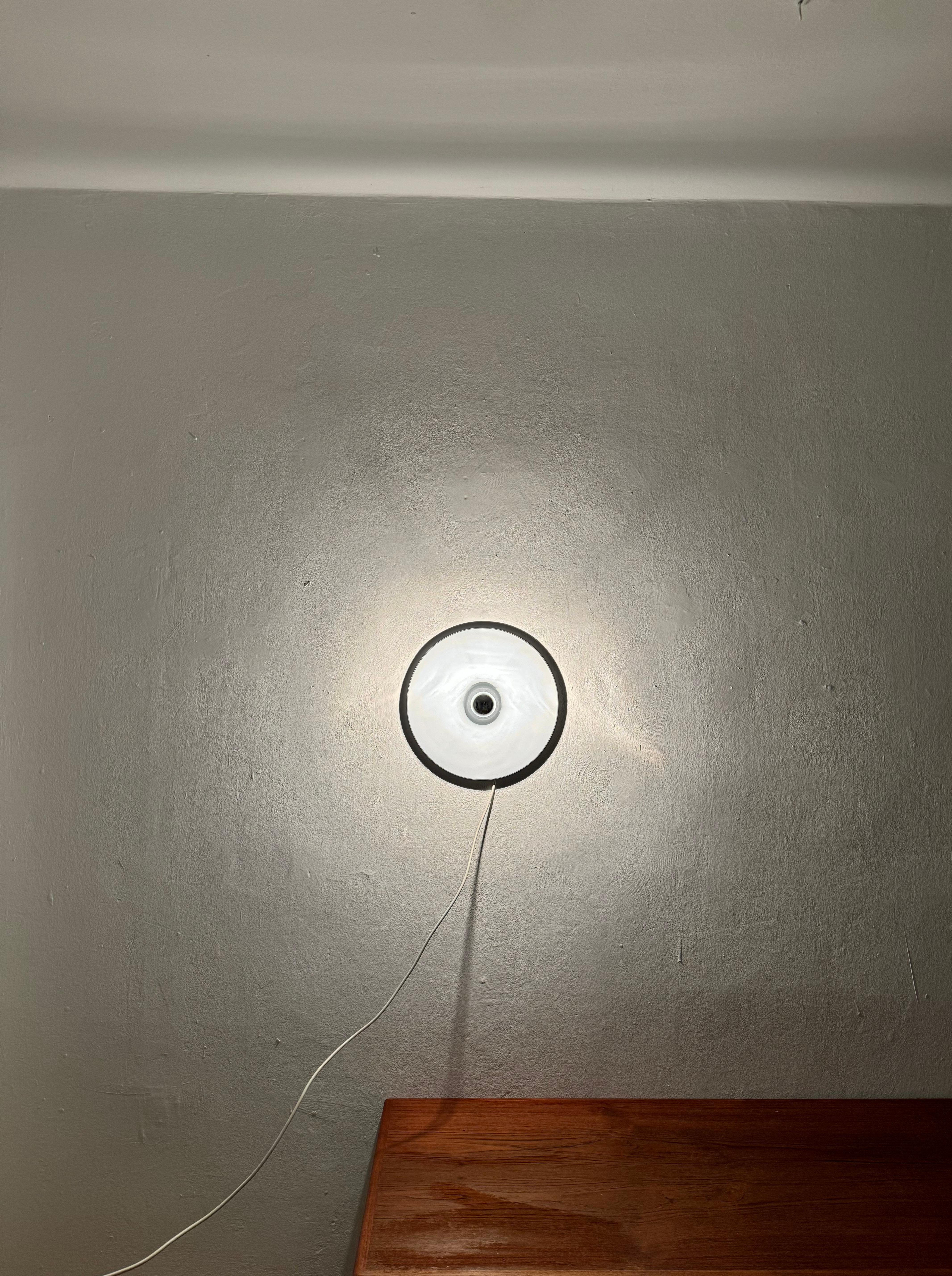 Satz von 2 1970er Ufo Wand- oder Deckenlampen im Angebot 2