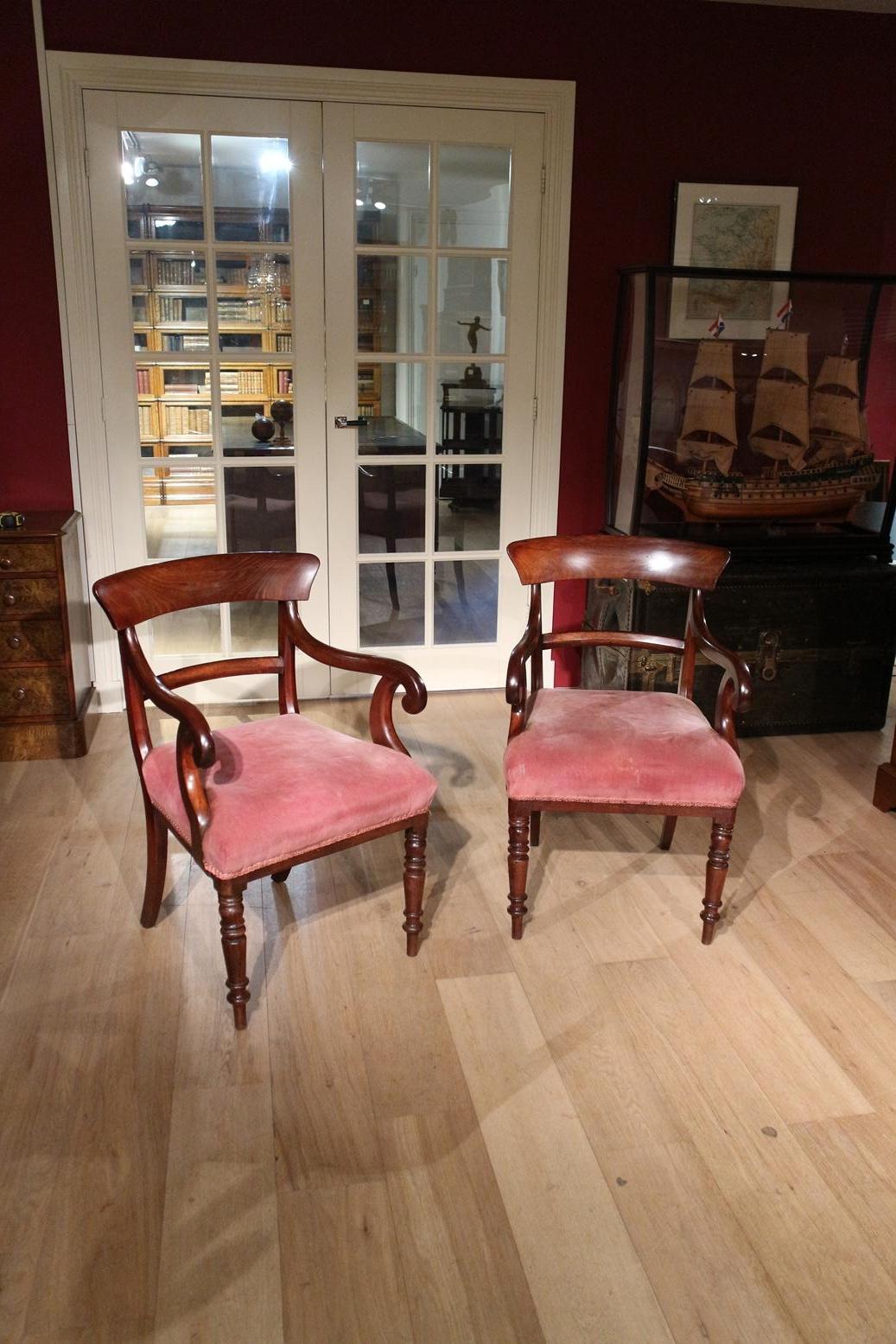 Set of antique Victorian mahogany chairs. Beautiful patina. In good condition. Can also be used as office chairs.
Upholstery must be replaced.
Size: 55cm x 50cm x H .90cm.