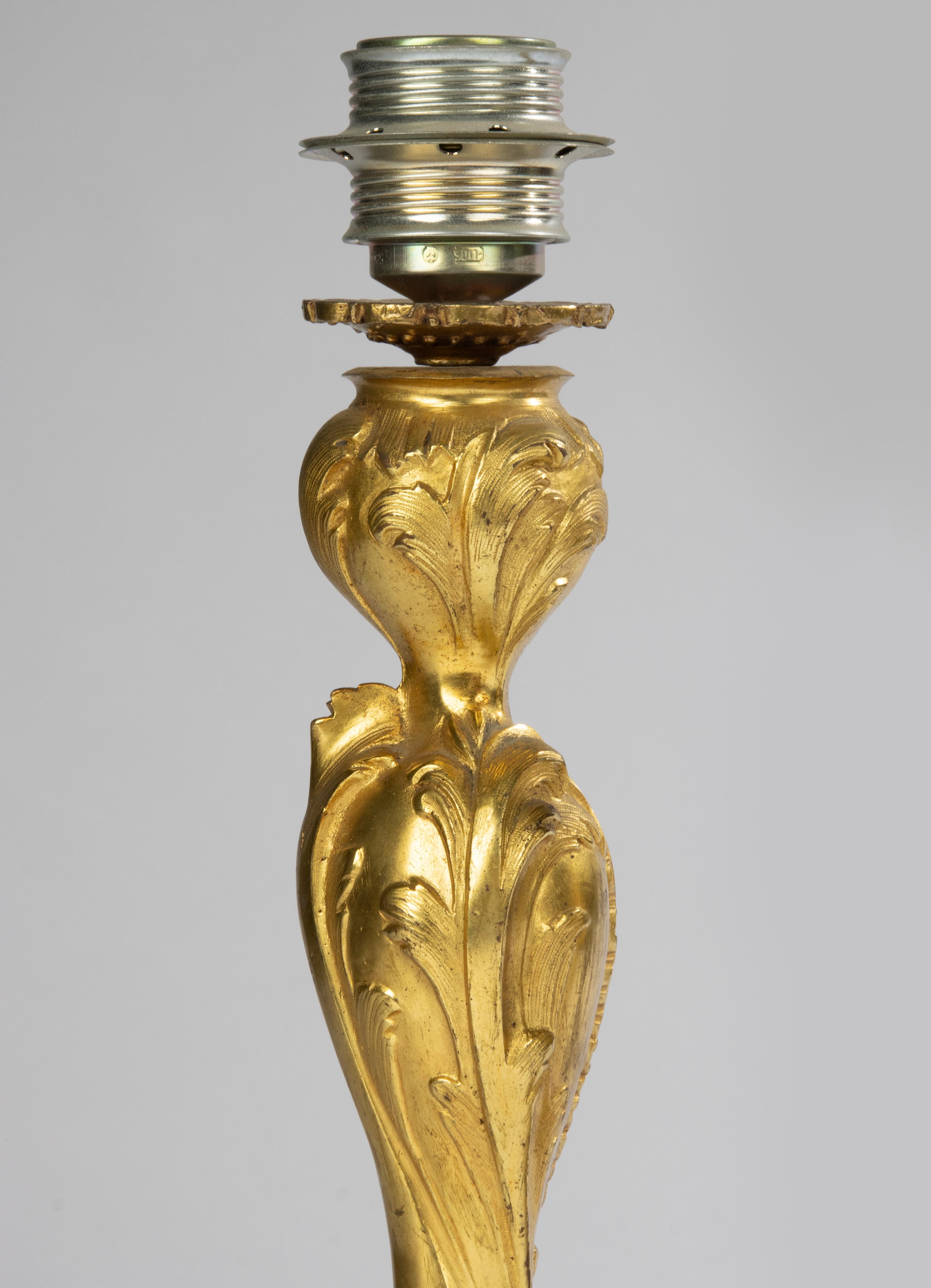 Ensemble de 2 lampes de table du 19ème siècle - Bronze doré - Style Rococo en vente 10