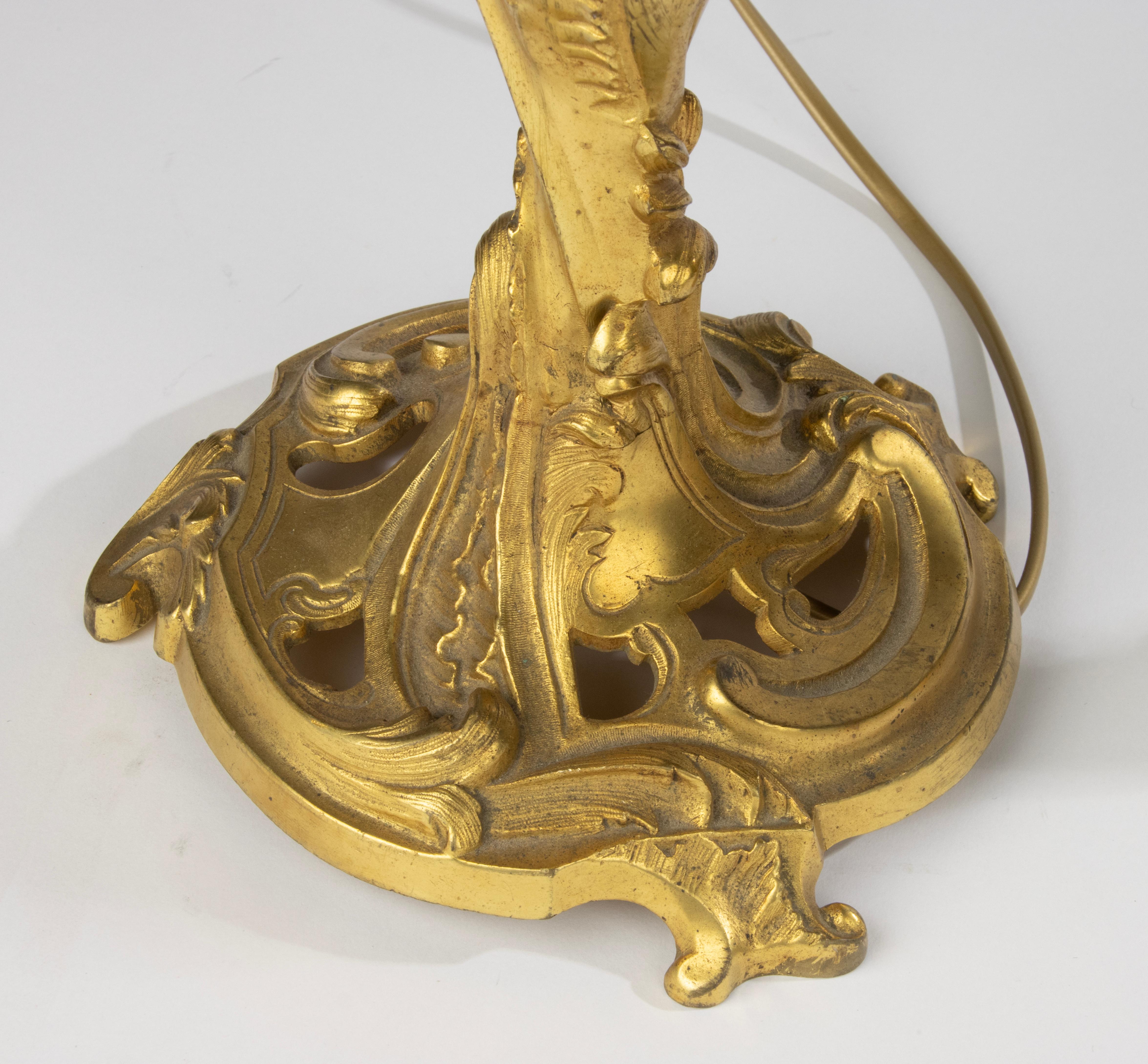 Ensemble de 2 lampes de table du 19ème siècle - Bronze doré - Style Rococo en vente 11
