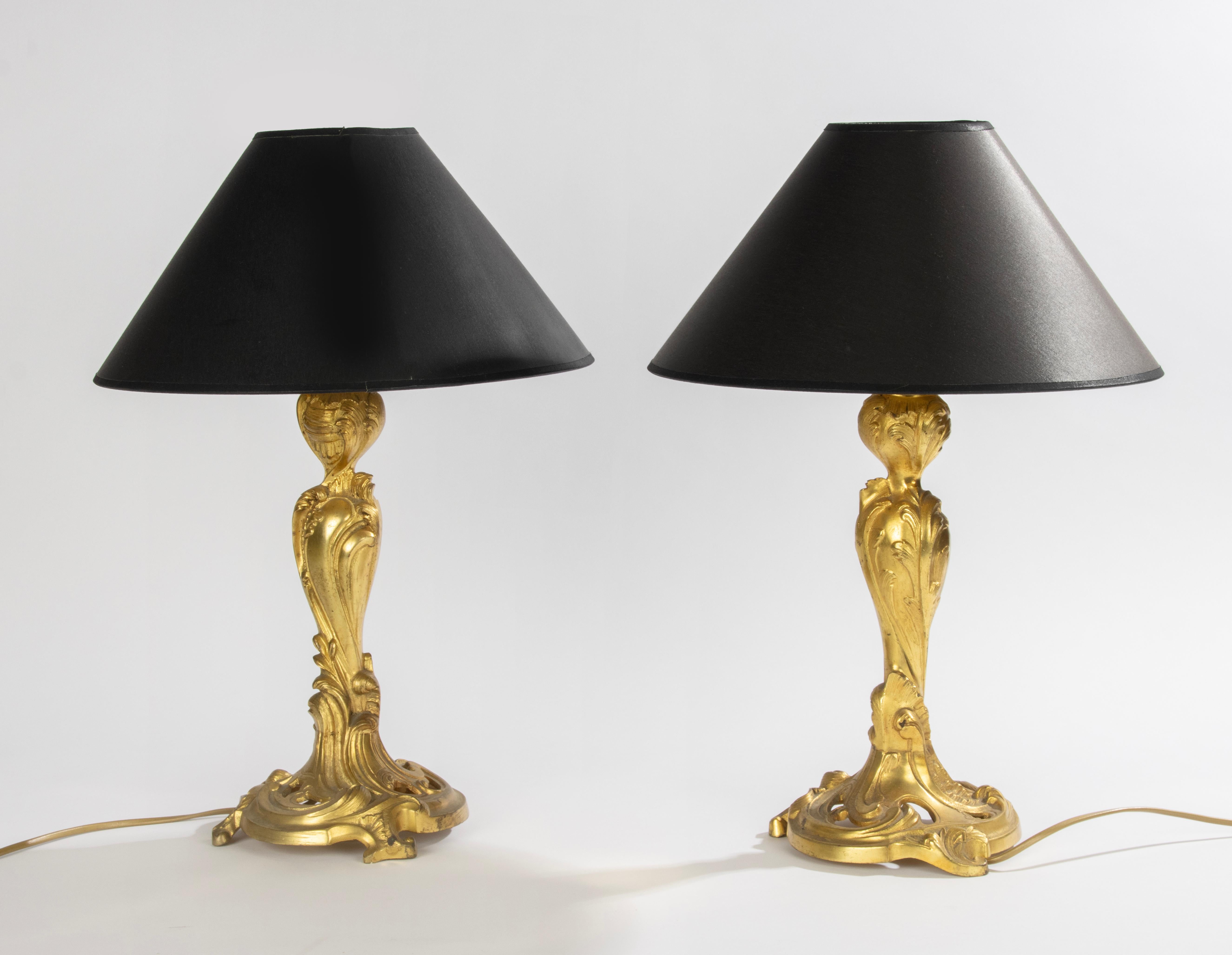 Doré Ensemble de 2 lampes de table du 19ème siècle - Bronze doré - Style Rococo en vente