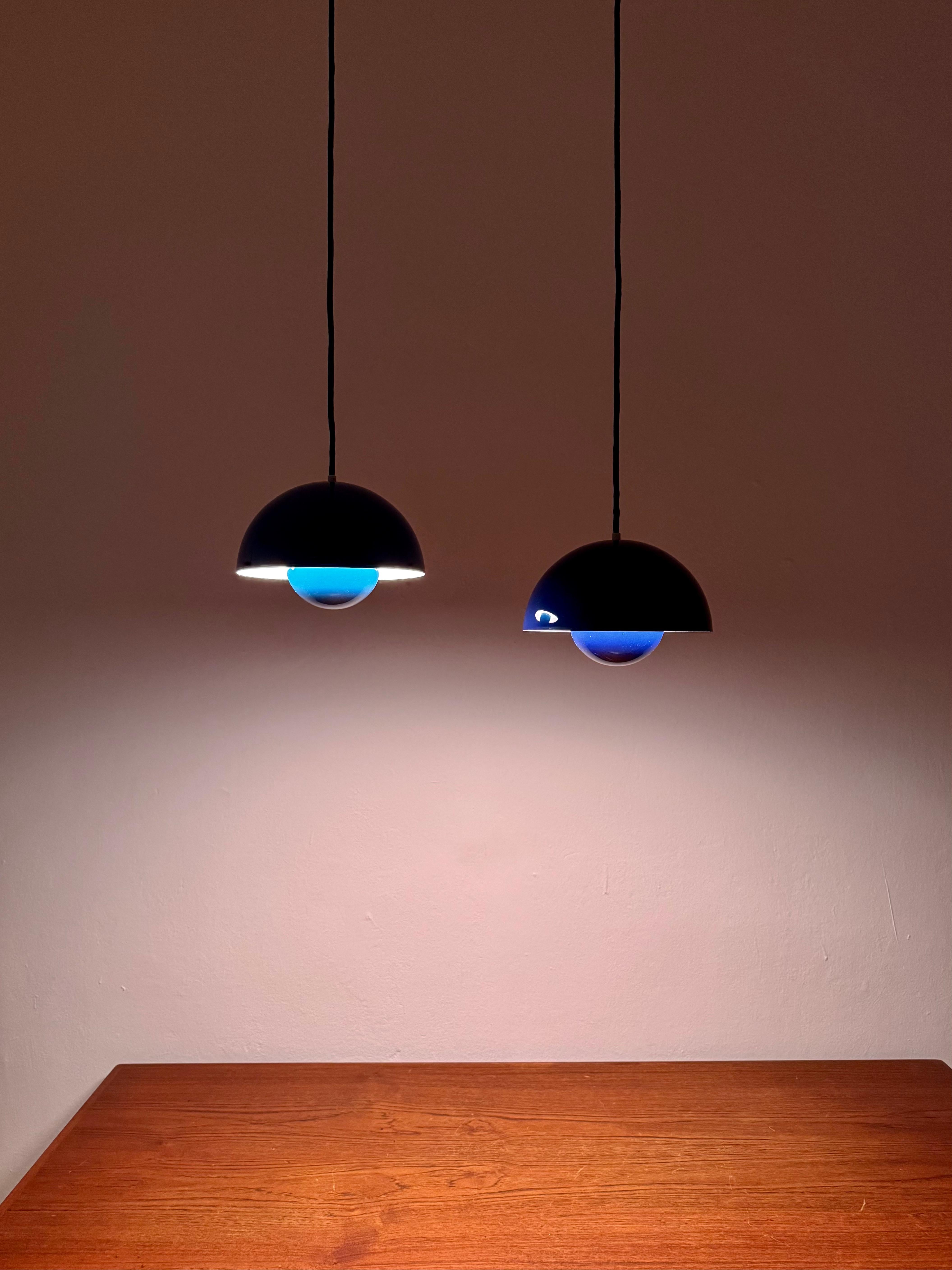 Set di 2 lampade a sospensione a vaso di fiori 1st Edition VP1 di Verner Panton in vendita 3