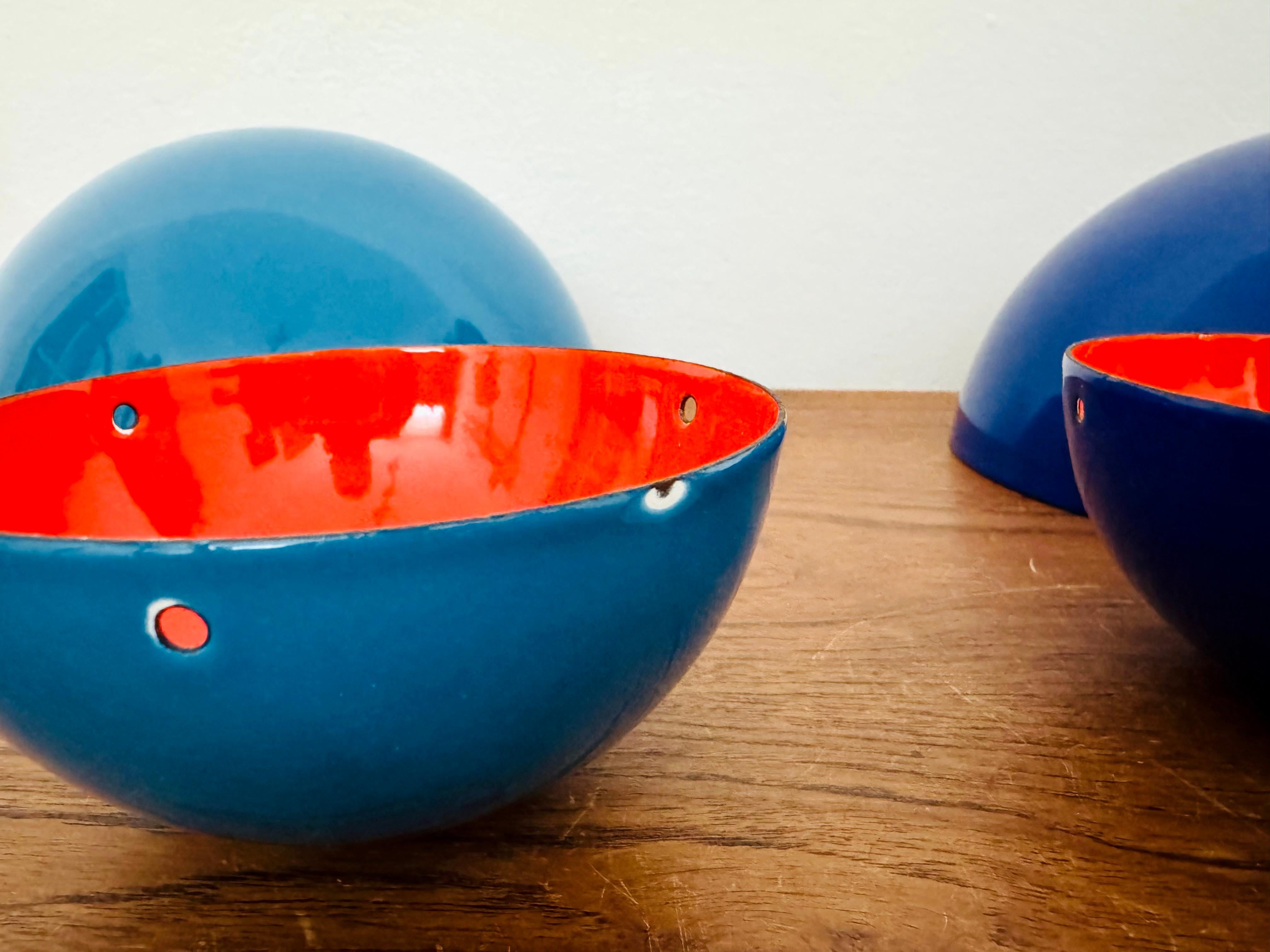 Set di 2 lampade a sospensione a vaso di fiori 1st Edition VP1 di Verner Panton in vendita 8